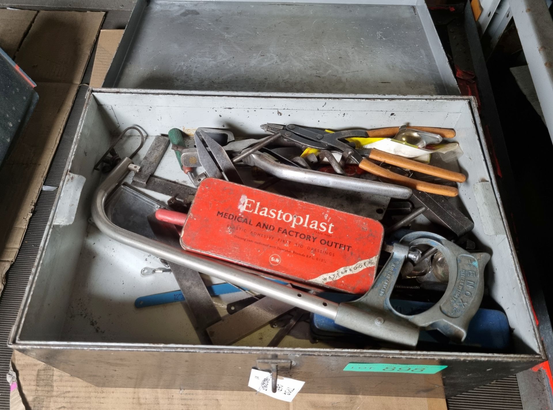 Various hand tools in metal tool box - Image 2 of 4