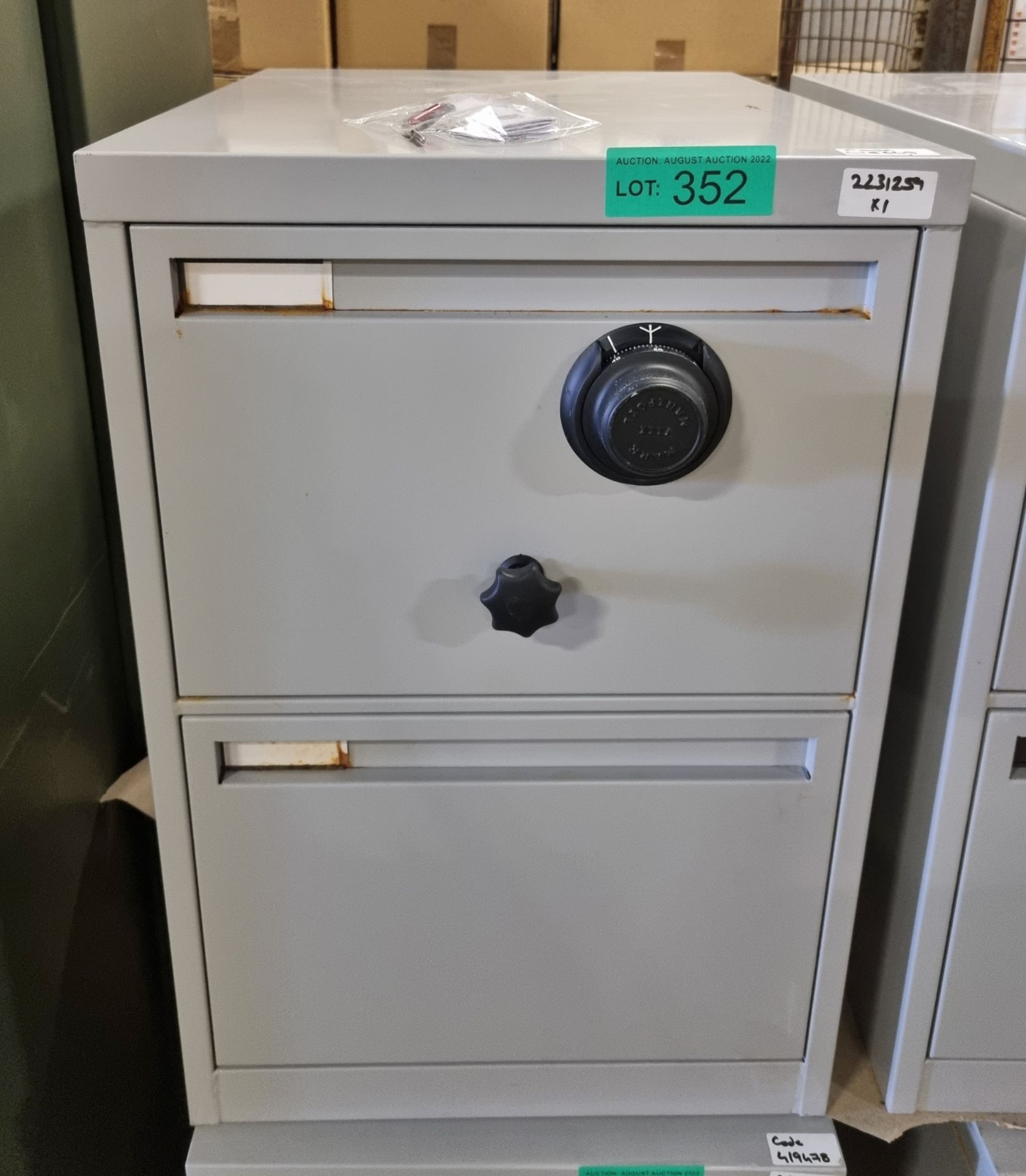 2 Draw filing cabinet - Mk 8 lock - L47 x W62 x H70cm