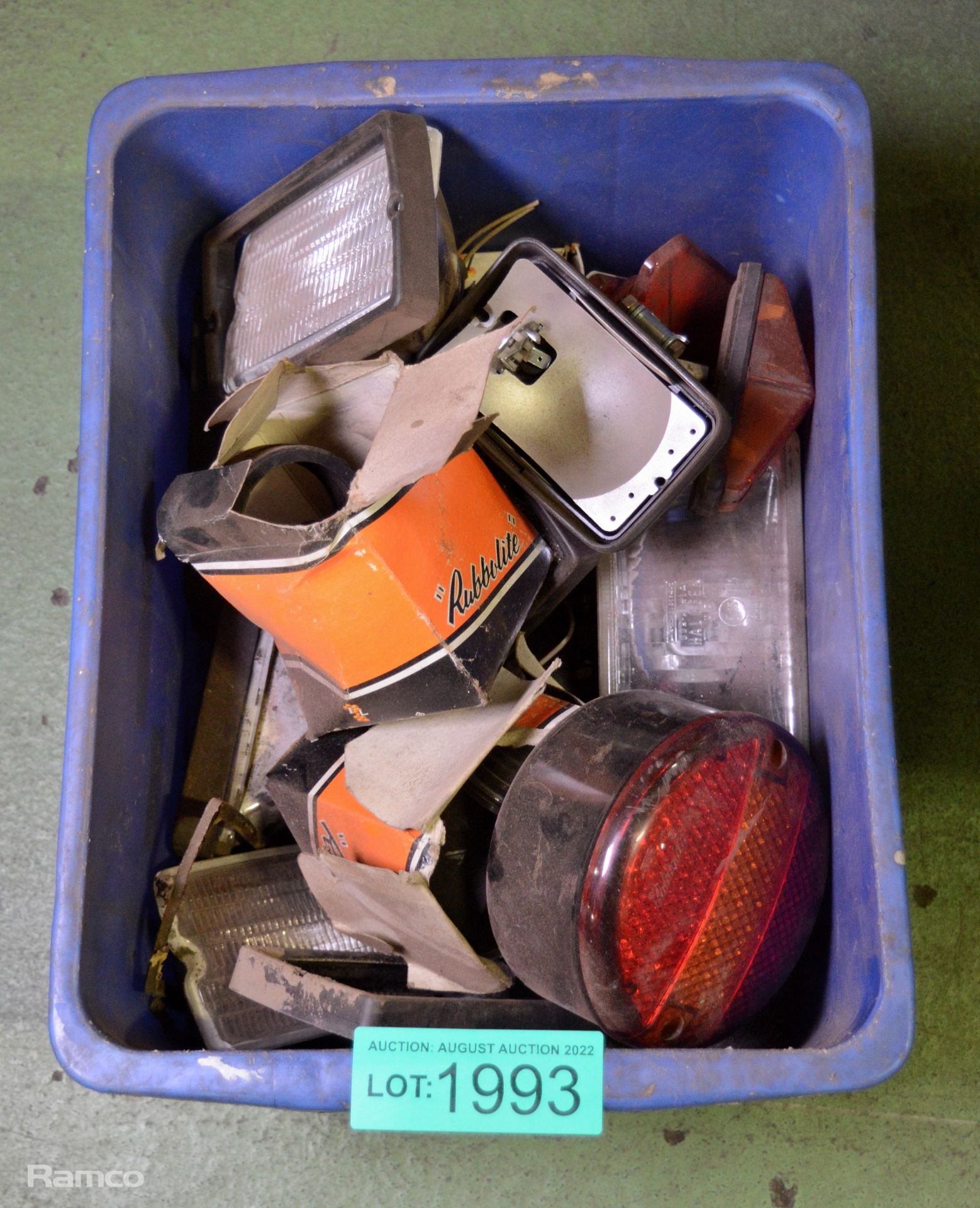 Box of miscellaneous light fittings - Image 2 of 6