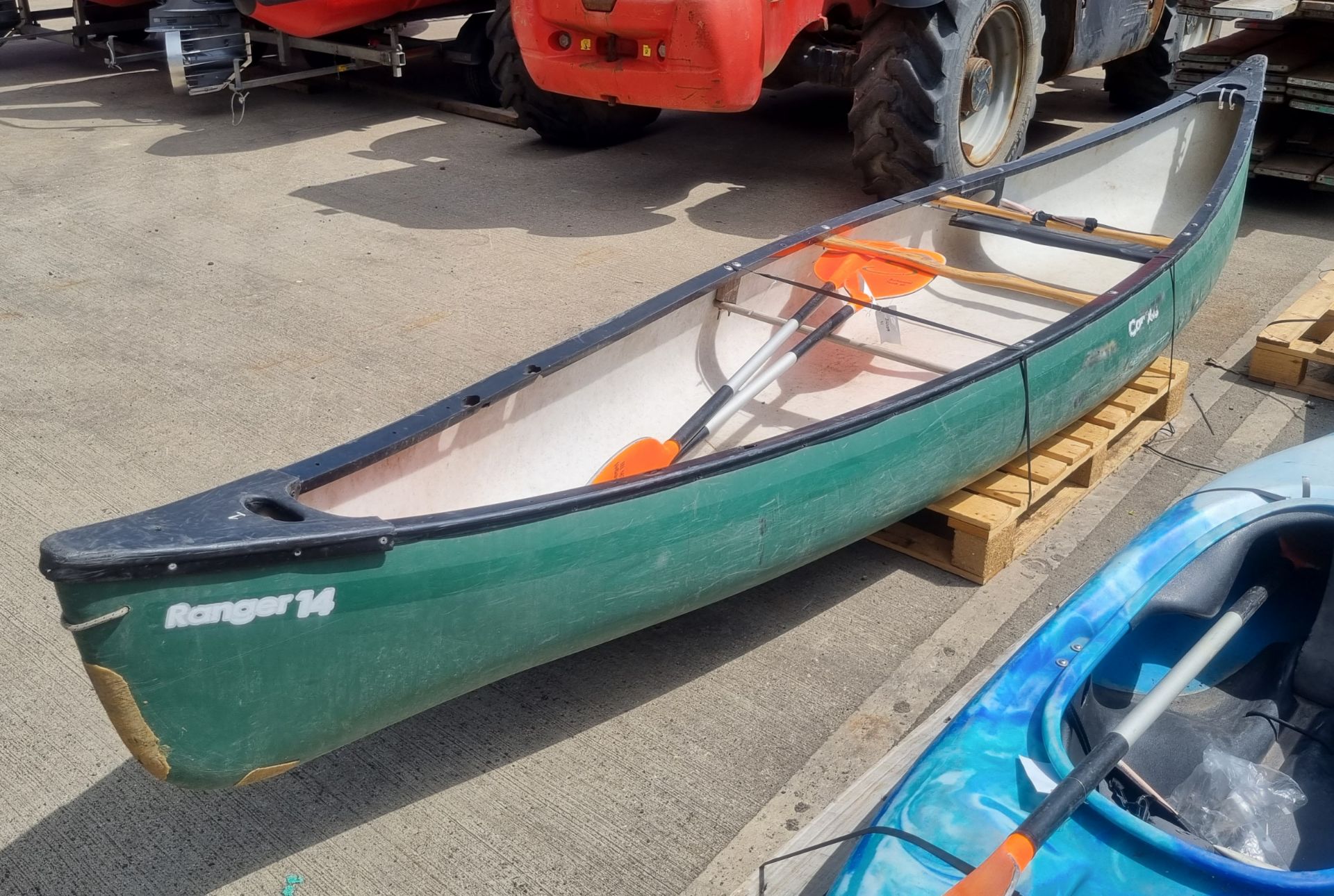 V Ranger canoe 11 - L491 x W89 x H35cm - Image 3 of 6