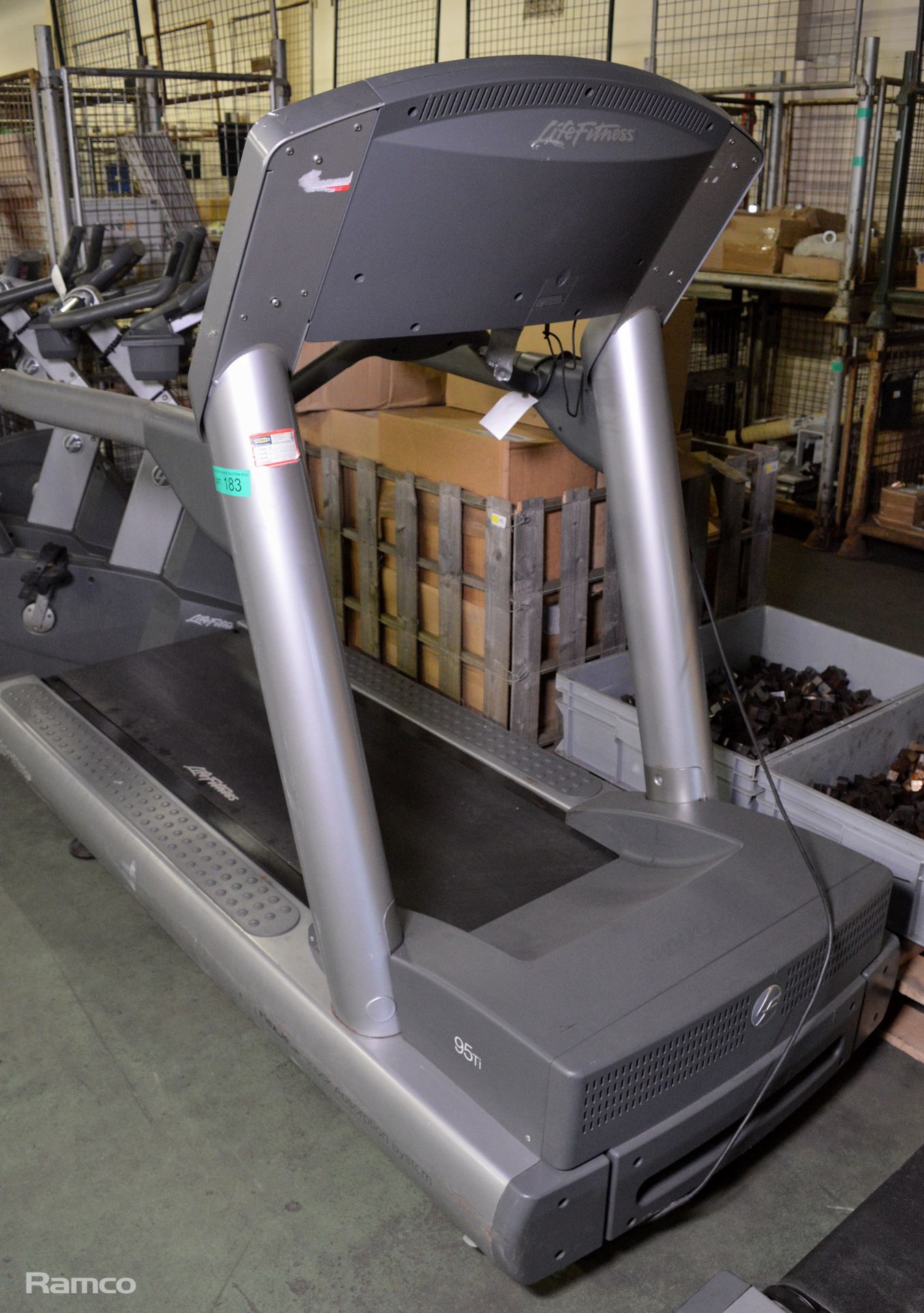 Life Fitness 95TI treadmill with flex deck system - Image 5 of 7