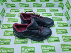 Black safety shoes size - 5