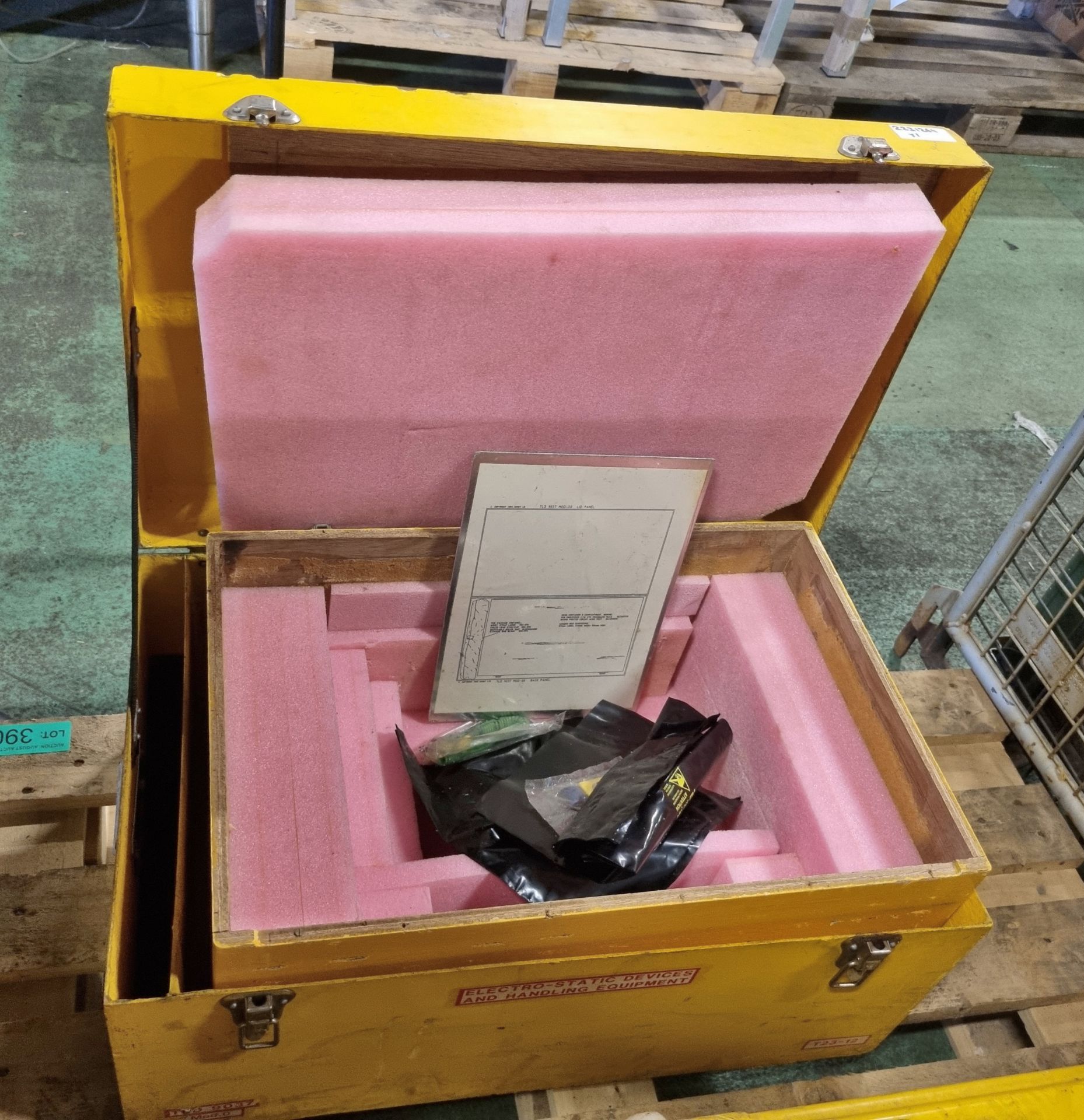 Fiberglass Tool box L66 x W40 x H33cm, Air pneumatic 70mm rotor lock nut drilling equipment & case - Image 3 of 9