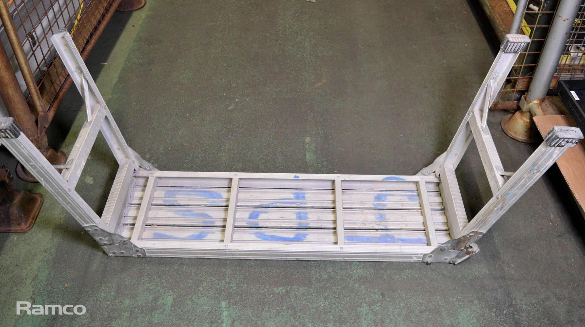 Aluminium folding single platform - Image 2 of 2