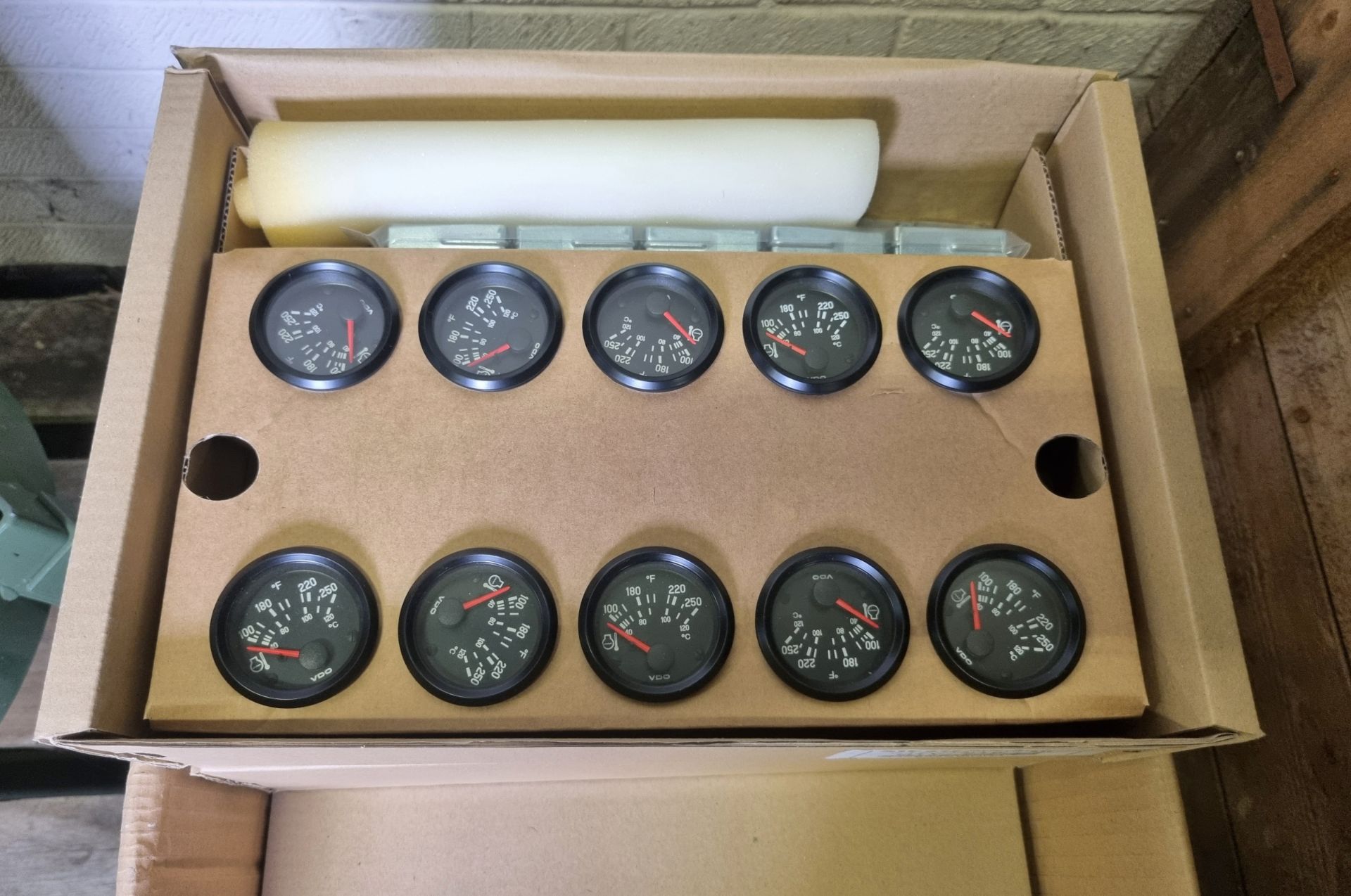 Approx 100 Siemens VDO water temperature gauges - Image 3 of 4