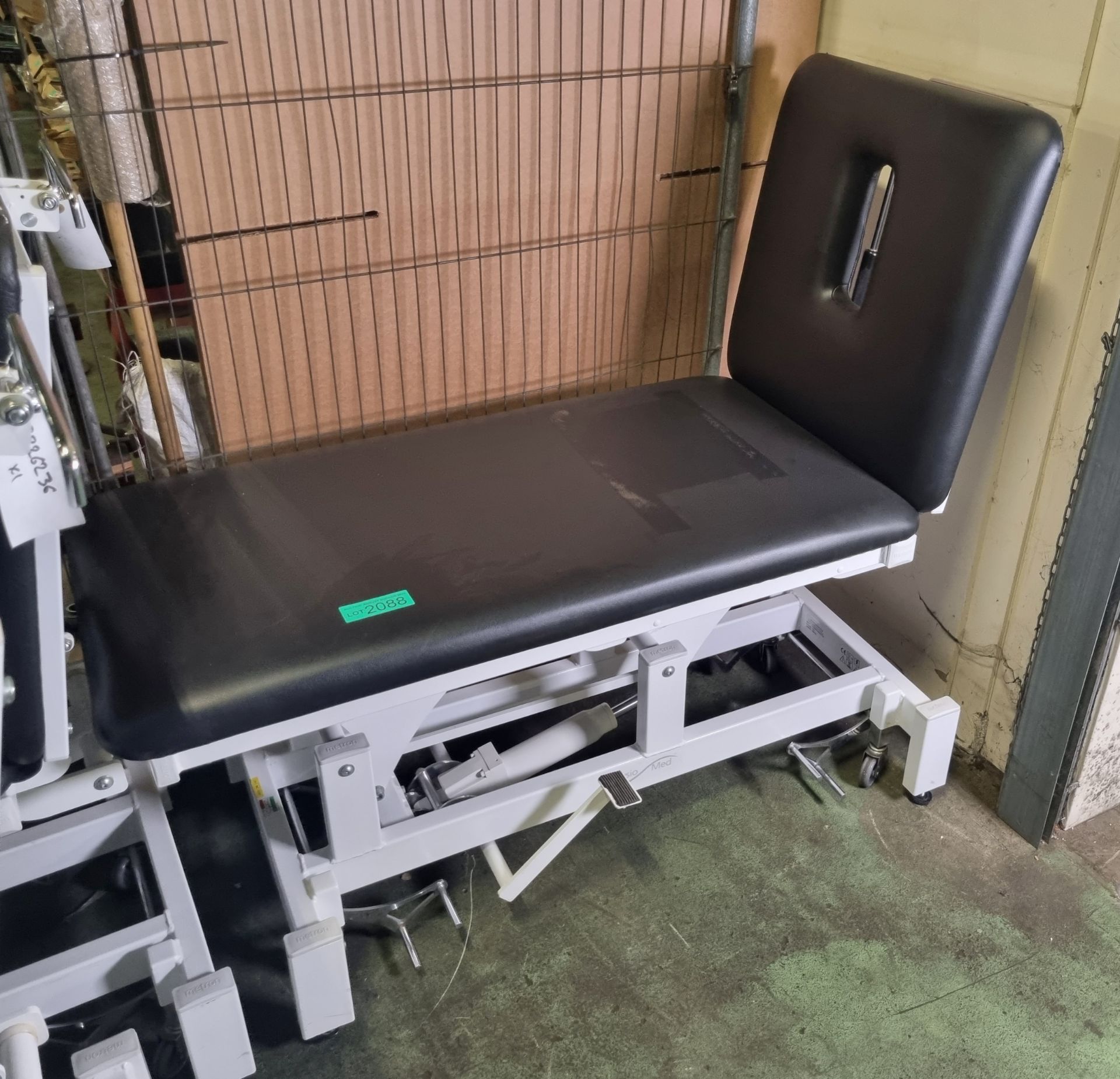 Physio-Med Cushioned Massage Table - Image 2 of 5