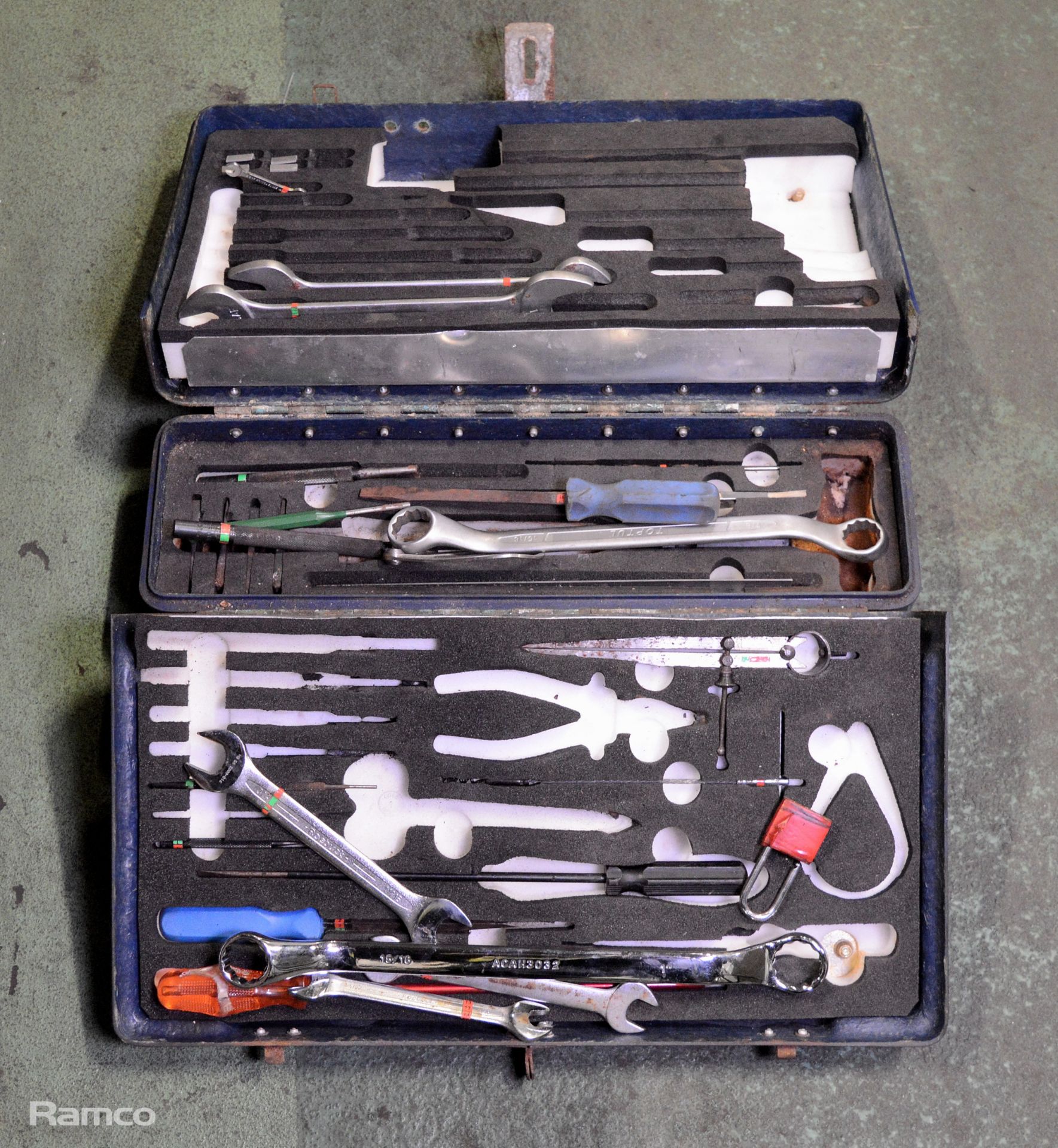 Blue Fiberglass tool box L52 x W16 x H40cm - Incomplete