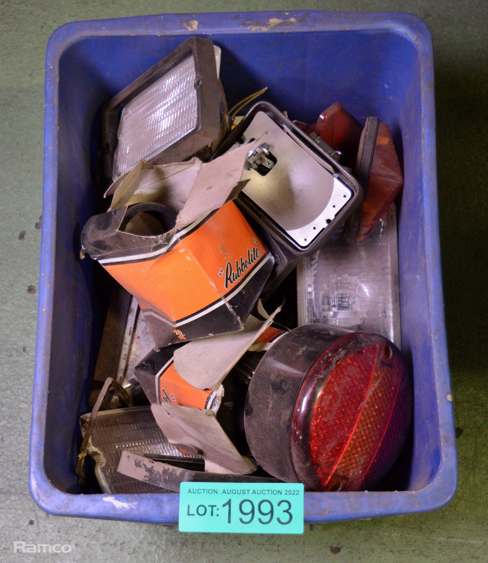 Box of miscellaneous light fittings