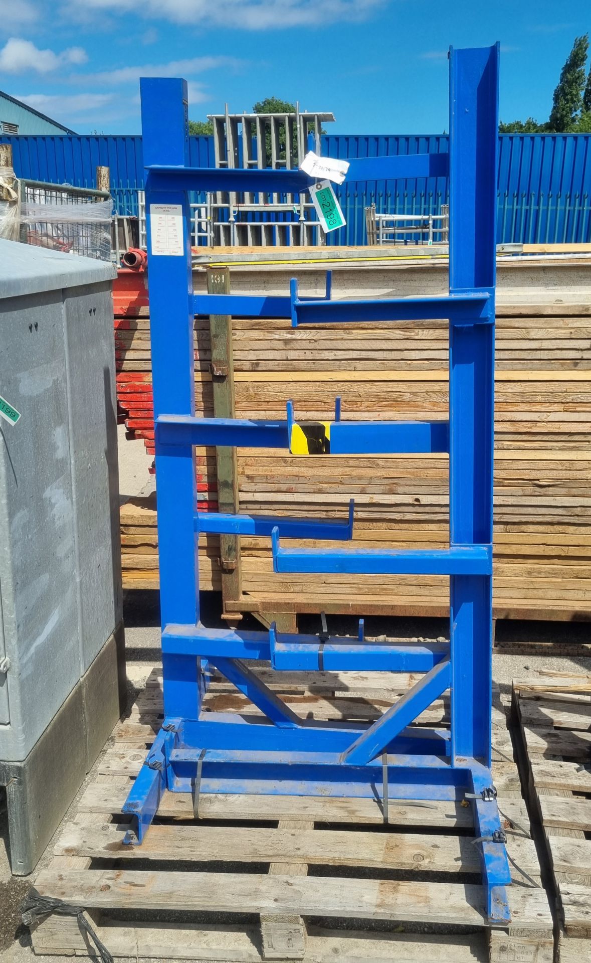 2x Heavy duty metal cantilever racking uprights