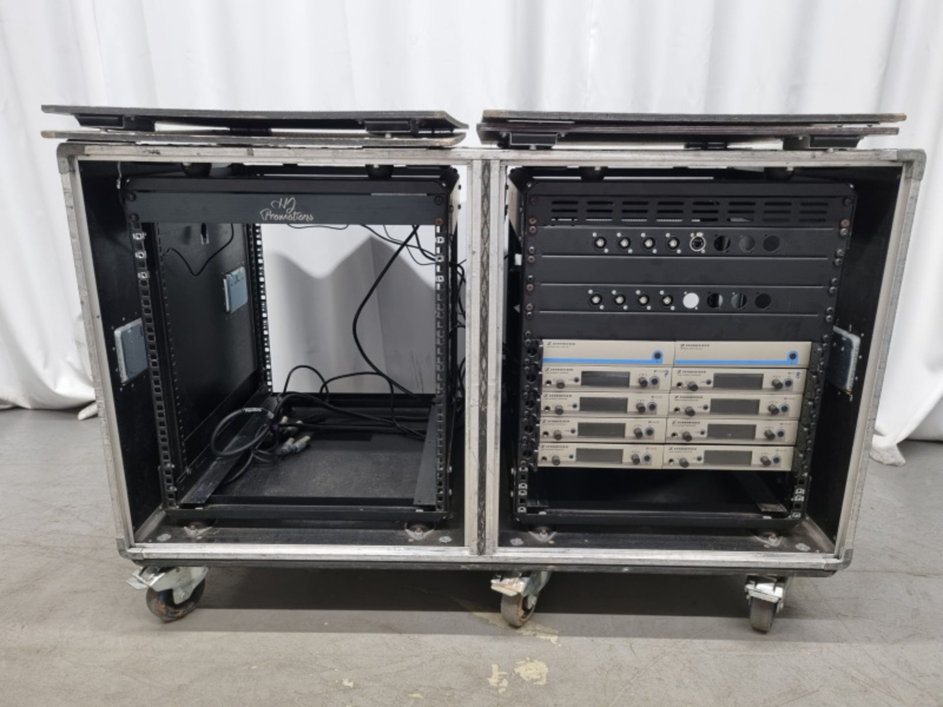 Sennheiser rack in flight case with 8 x Sennheiser ew 300 G3 true diversity receivers - Image 3 of 4