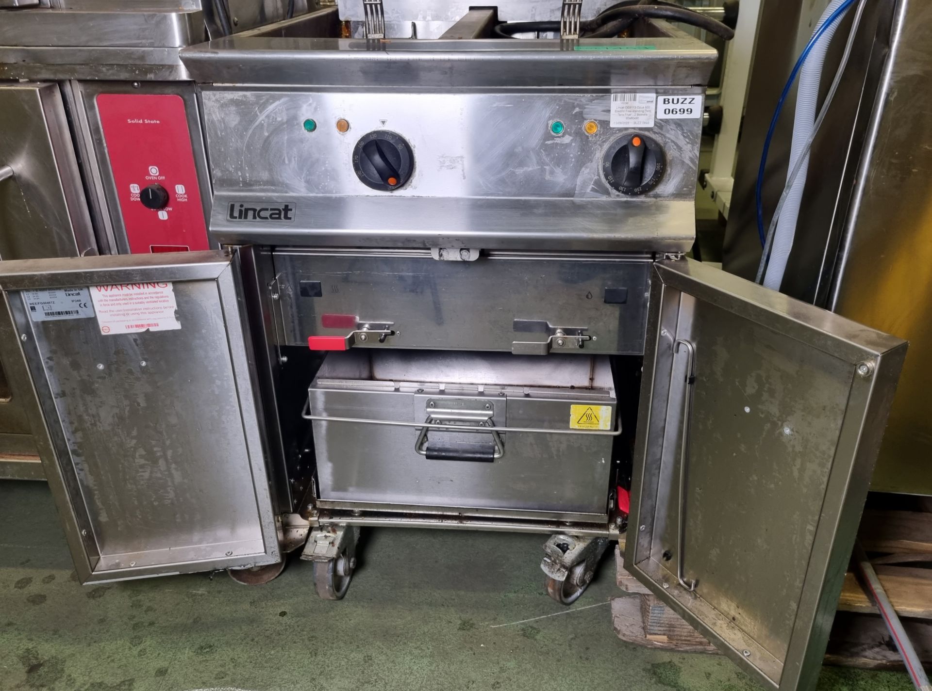 Lincat OE8113 Opus 800 Electric Free-standing Twin Tank Fryer - 2 baskets - 60x80x90 - Image 4 of 6