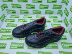 Black safety shoes size - 5