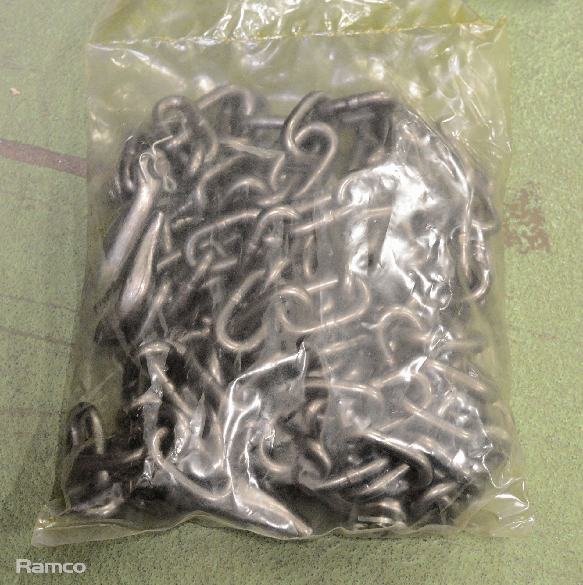 Marksman 14ft Heavy Duty Utility Chain with 5/16in Hooks - Image 3 of 3