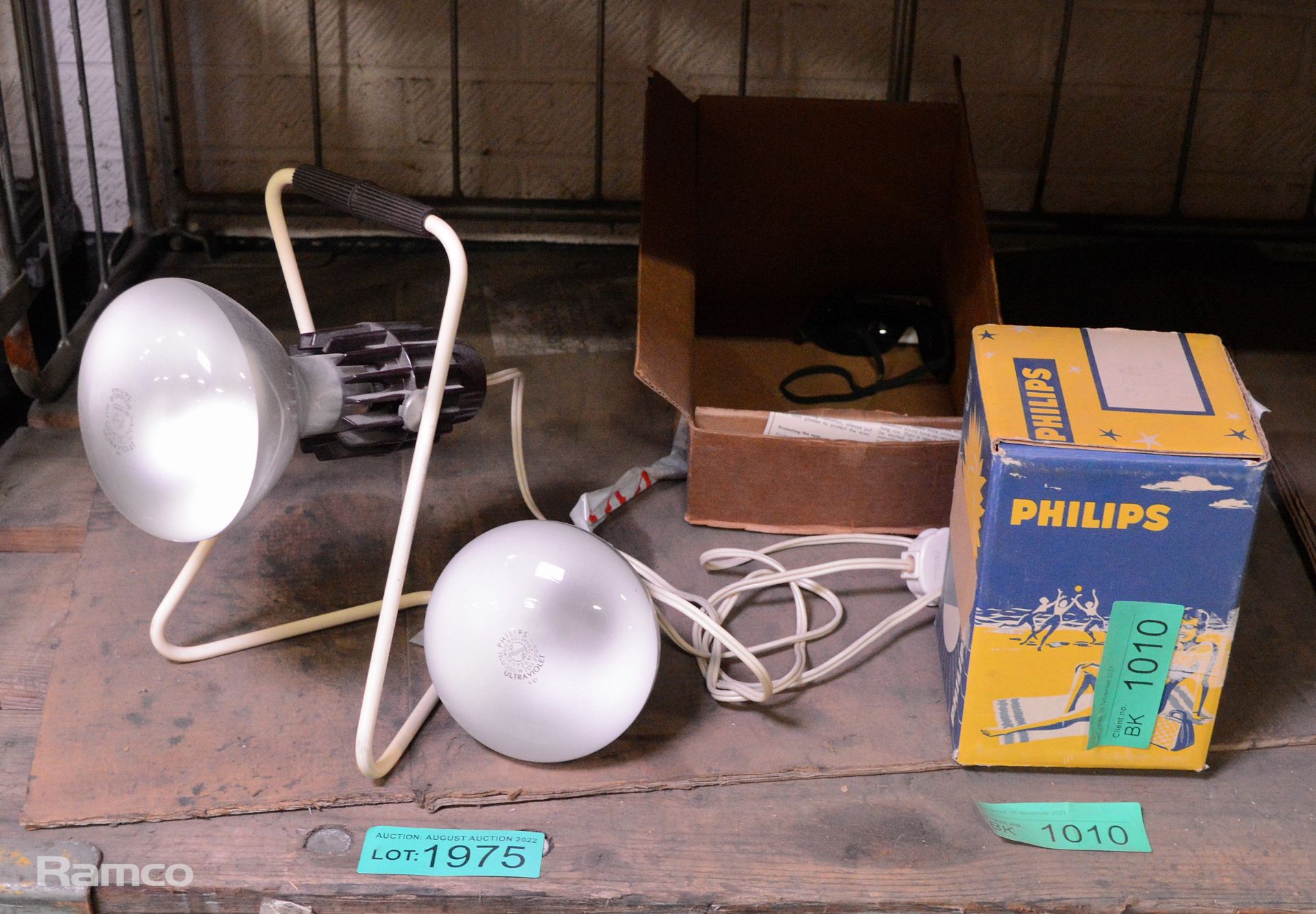 Philips lamp with ultraviolet lamps