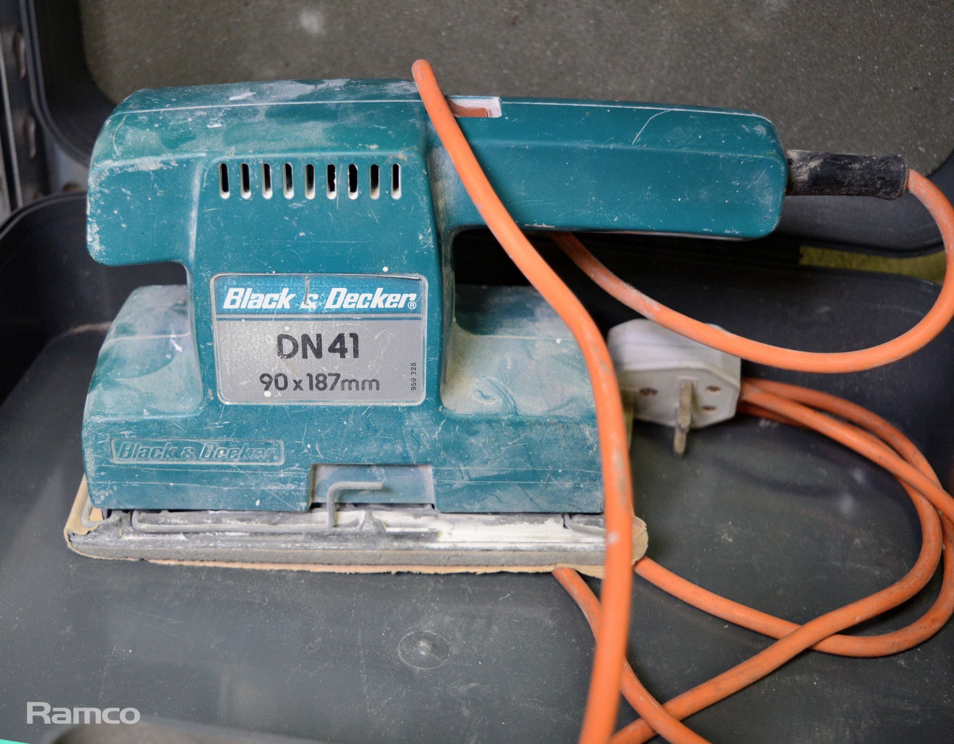 Black & Decker DN41-F3 power sander in case - Image 2 of 3