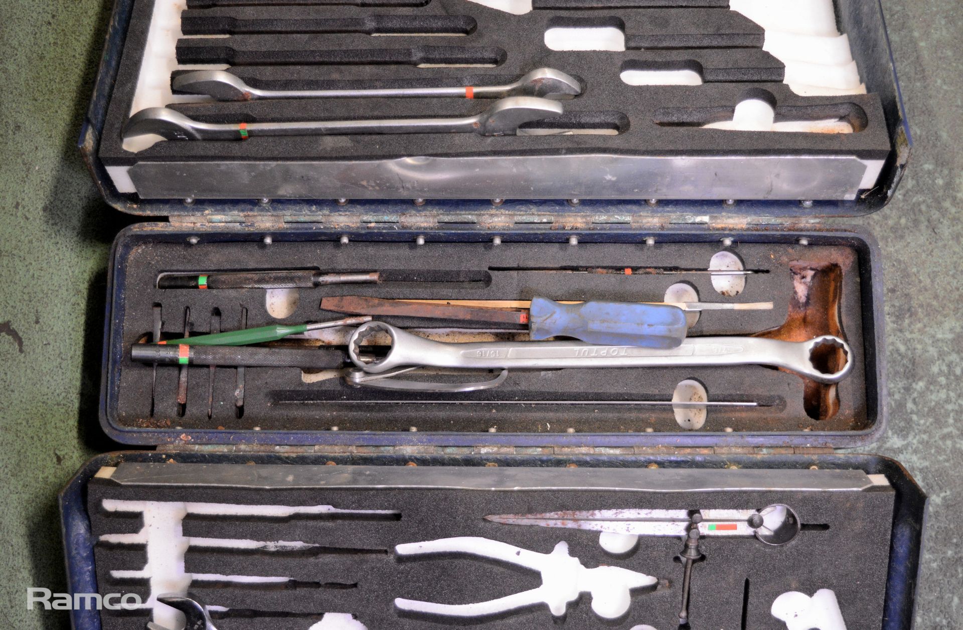 Blue Fiberglass tool box L52 x W16 x H40cm - Incomplete - Image 3 of 5