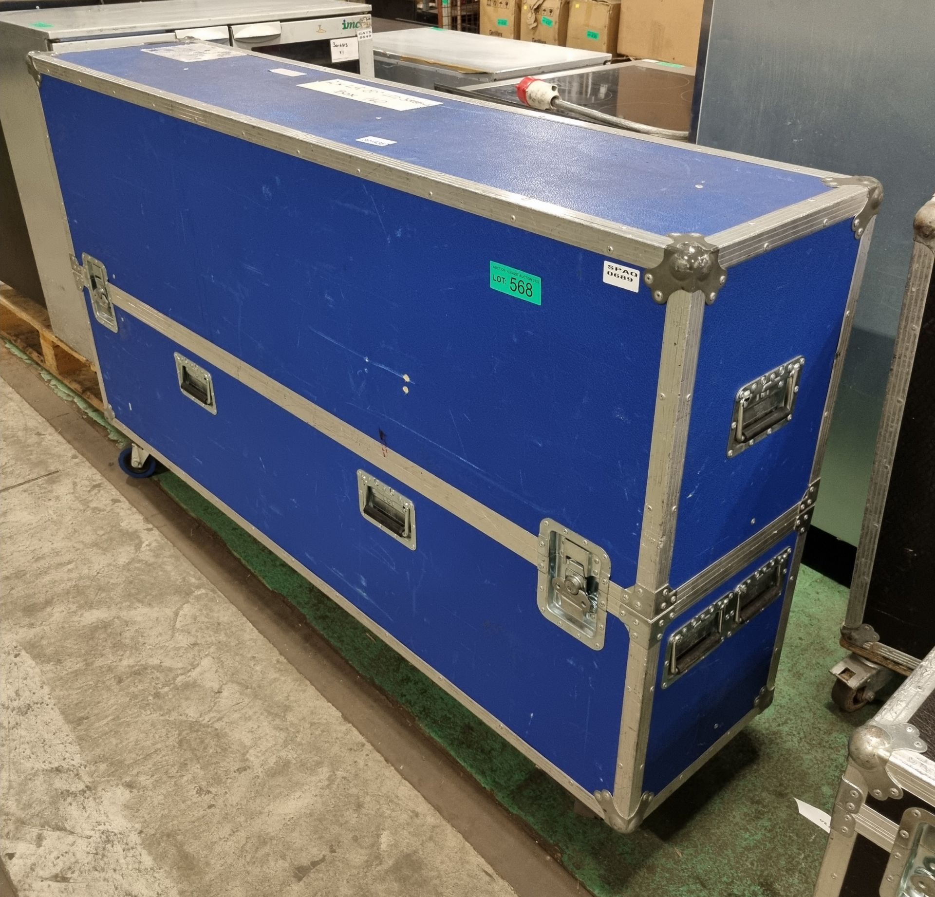 Flight case on wheels - L1740 x D400 x H900mm - Image 2 of 5