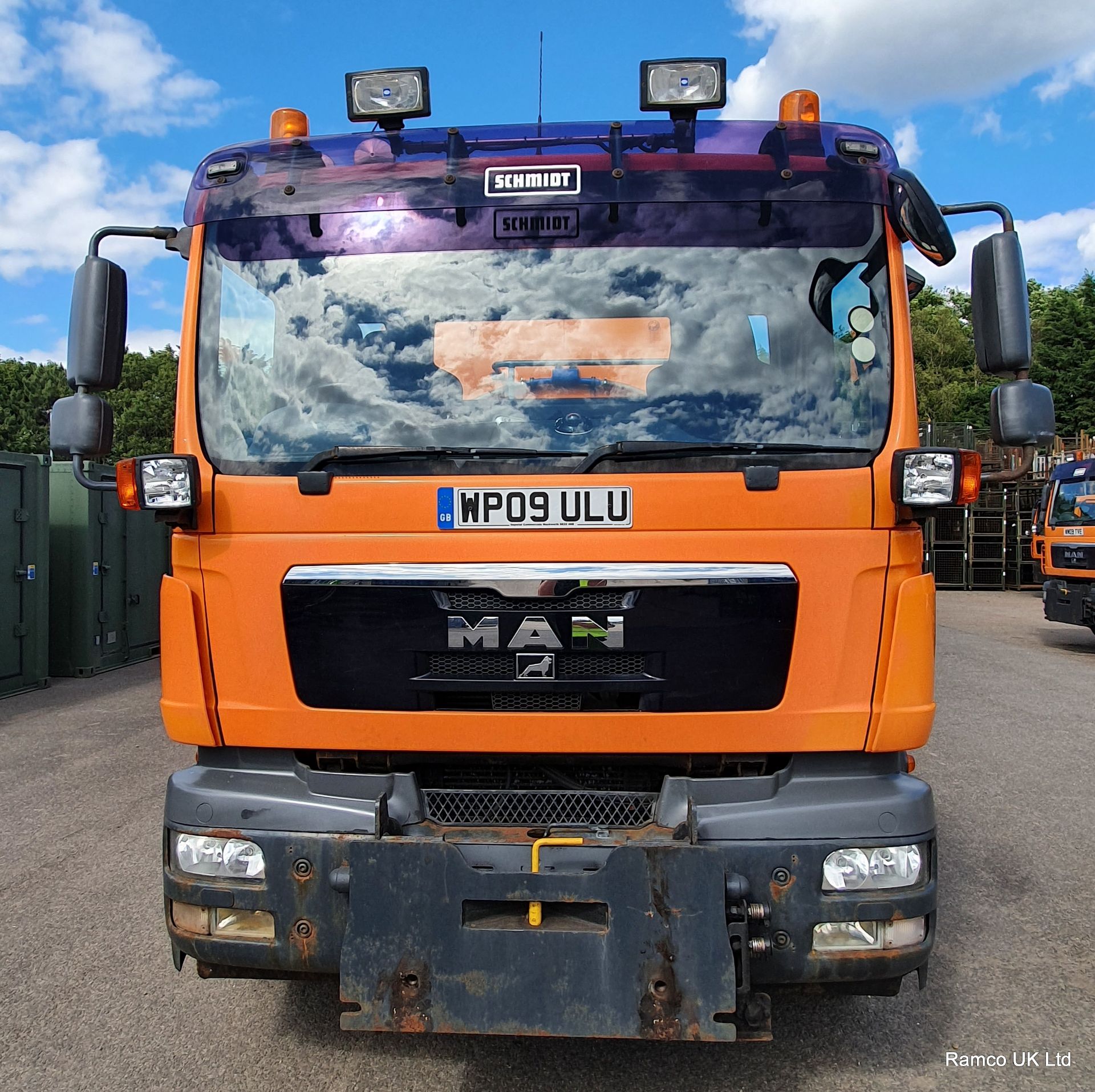 2009 (reg WP09 ULU) MAN TGM 26.330 6x4 with Schmidt Stratos 9m3 pre-wet gritter mount and plough. - Image 5 of 27