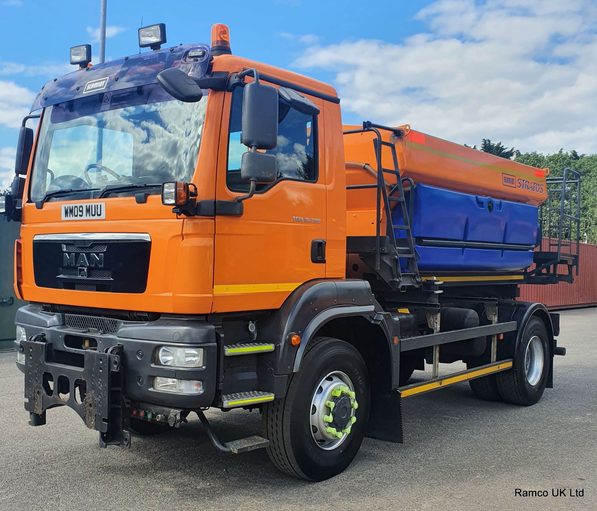 2009 (reg WM09 MUU) MAN TGM 18.290 Combi with Schmidt Stratos 6m3 pre-wet gritter mount and plough.