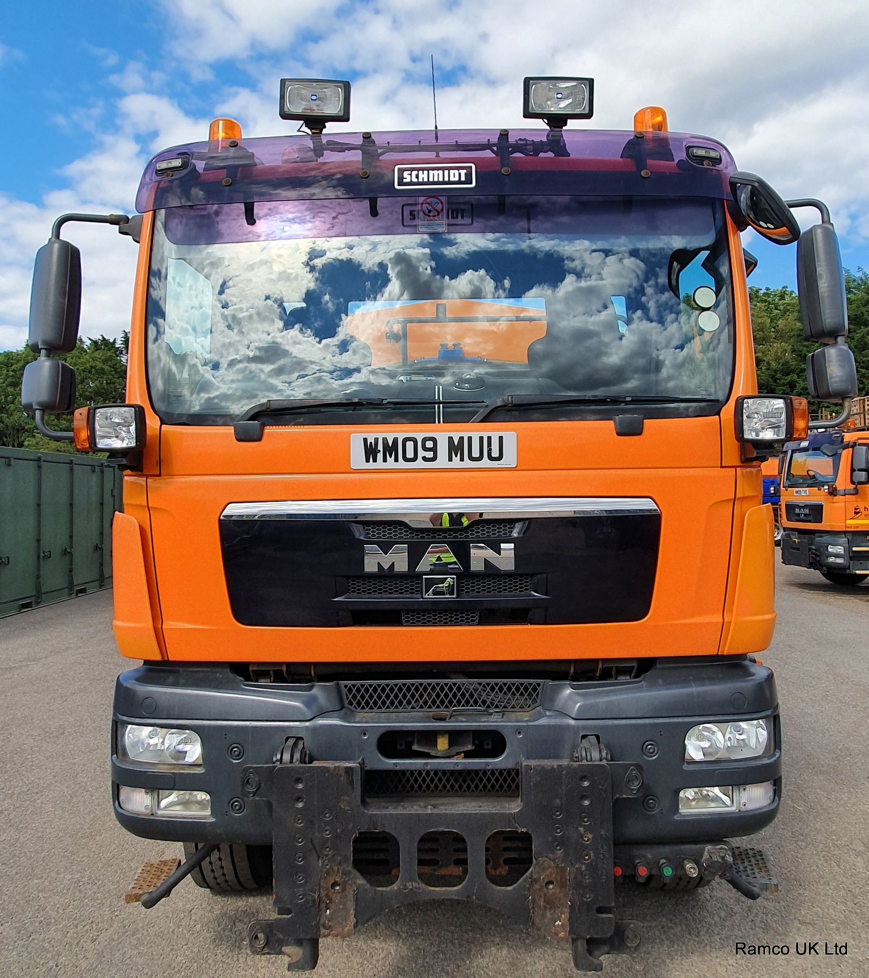 2009 (reg WM09 MUU) MAN TGM 18.290 Combi with Schmidt Stratos 6m3 pre-wet gritter mount and plough. - Image 5 of 27