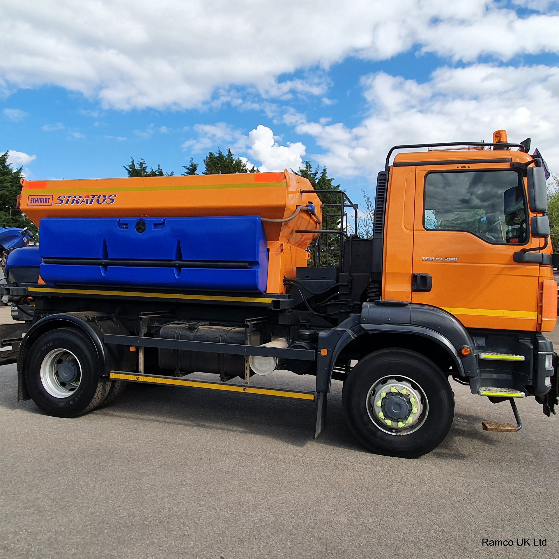 2009 (reg WM09 MUU) MAN TGM 18.290 Combi with Schmidt Stratos 6m3 pre-wet gritter mount and plough. - Image 7 of 27