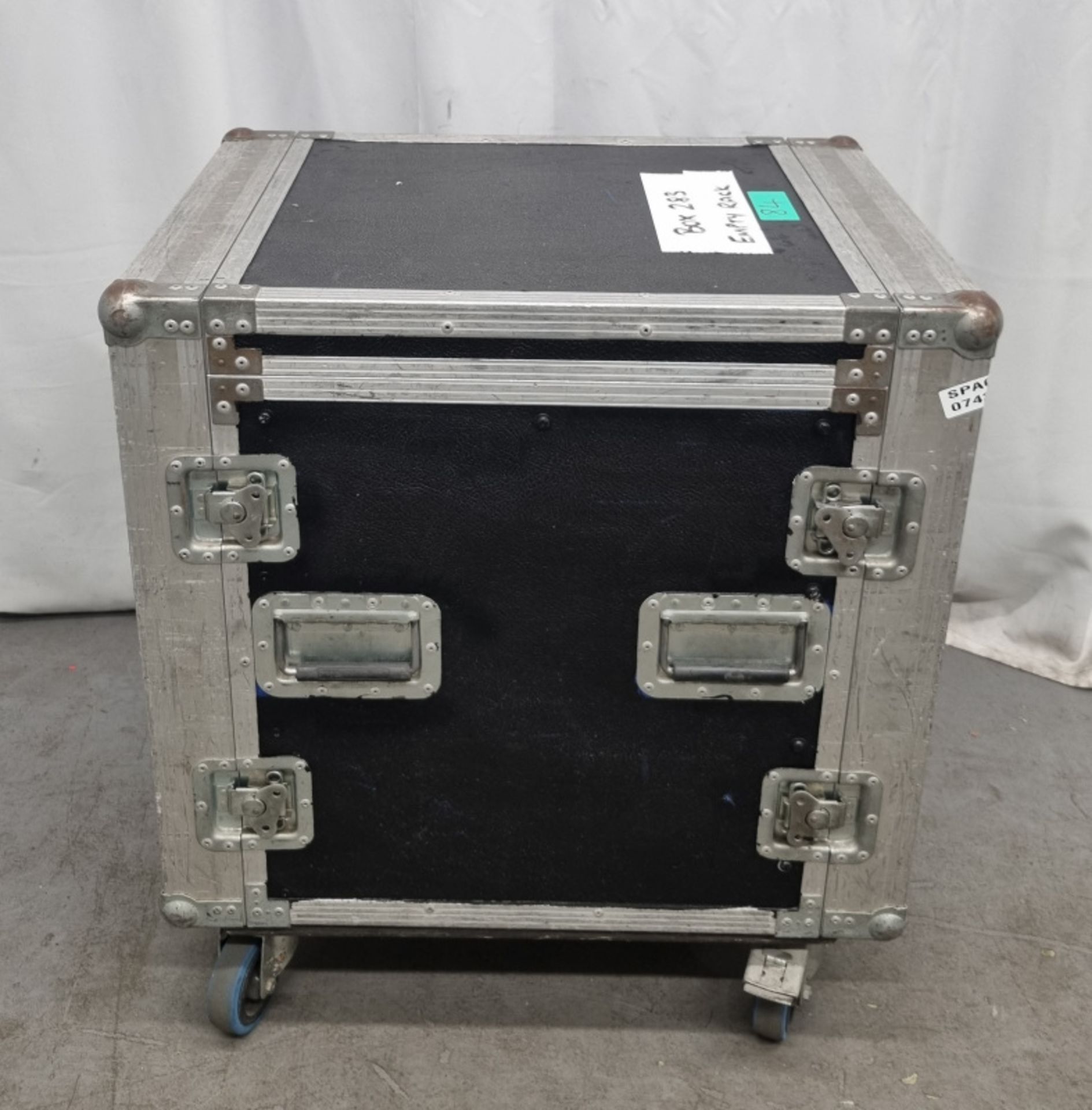 Empty Wheeled Flight case with internal rack - Dimensions L51.5 x W59 x H78 (including wheels) - Image 3 of 5