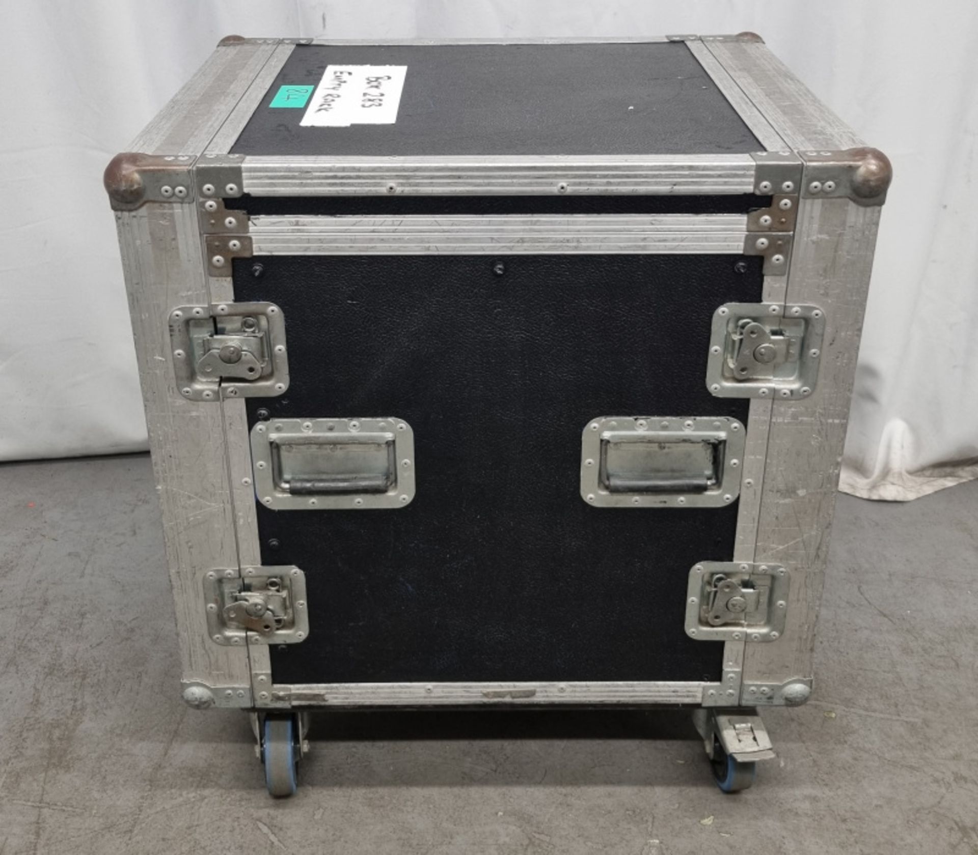 Empty Wheeled Flight case with internal rack - Dimensions L51.5 x W59 x H78 (including wheels)