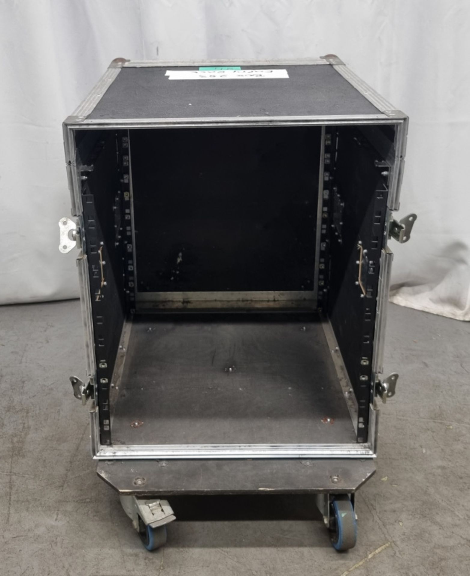 Empty Wheeled Flight case with internal rack - Dimensions L51.5 x W59 x H78 (including wheels) - Image 4 of 5
