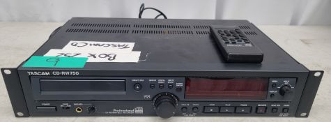Tascam CD-RW750 + remote - Serial No. 0201619