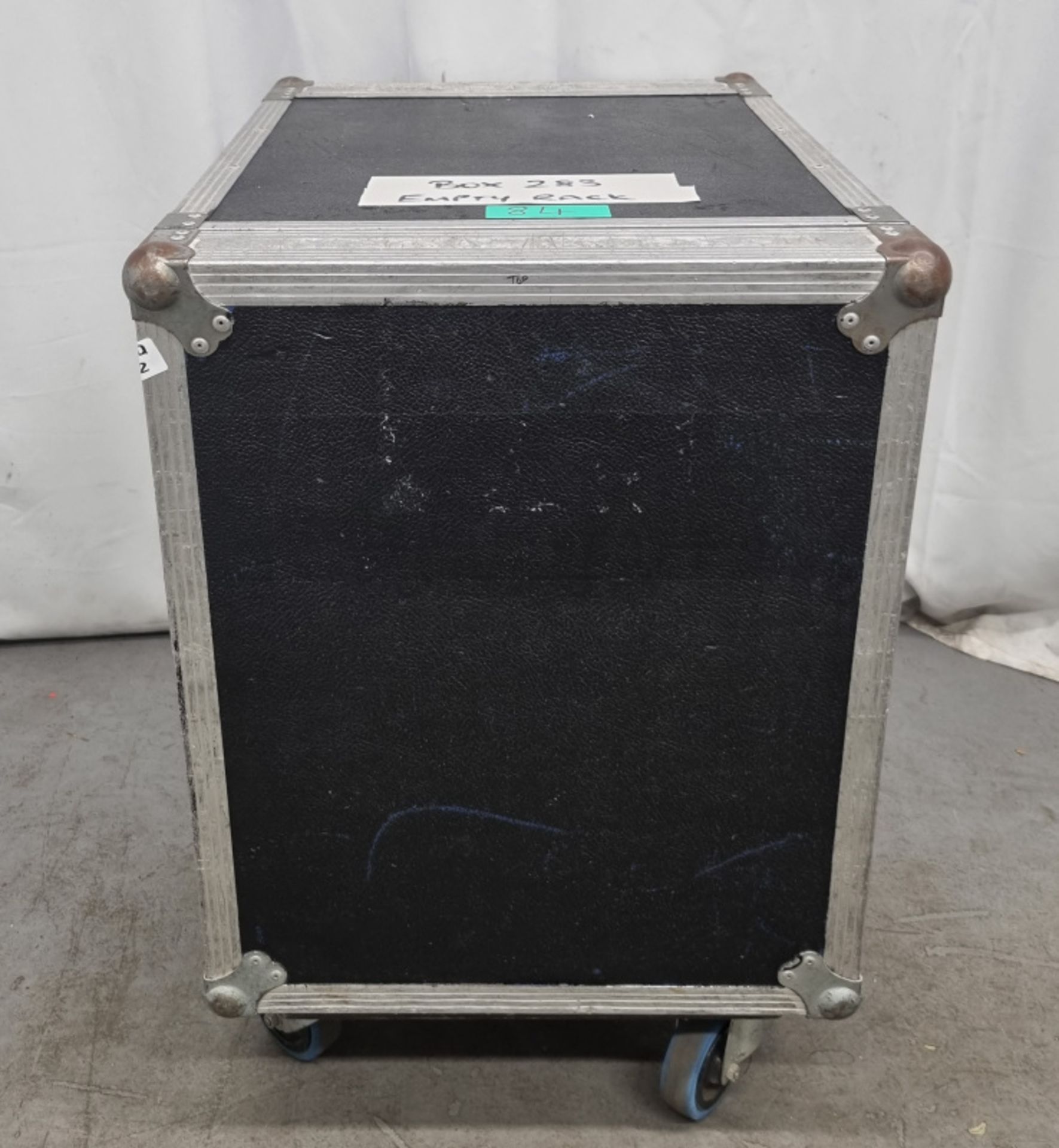 Empty Wheeled Flight case with internal rack - Dimensions L51.5 x W59 x H78 (including wheels) - Image 2 of 5