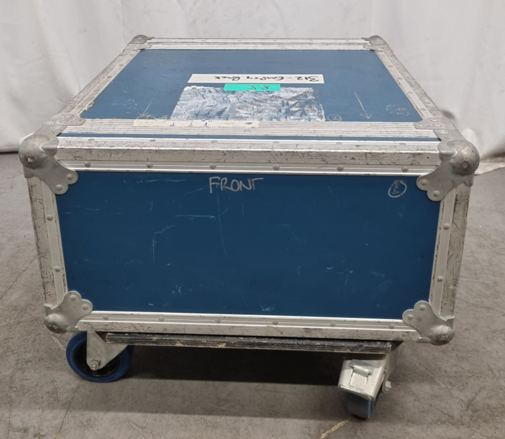 Empty Wheeled Flight case with internal rack - Dimensions L53.5 x W60 x H43cm (including wheels) - Image 2 of 5