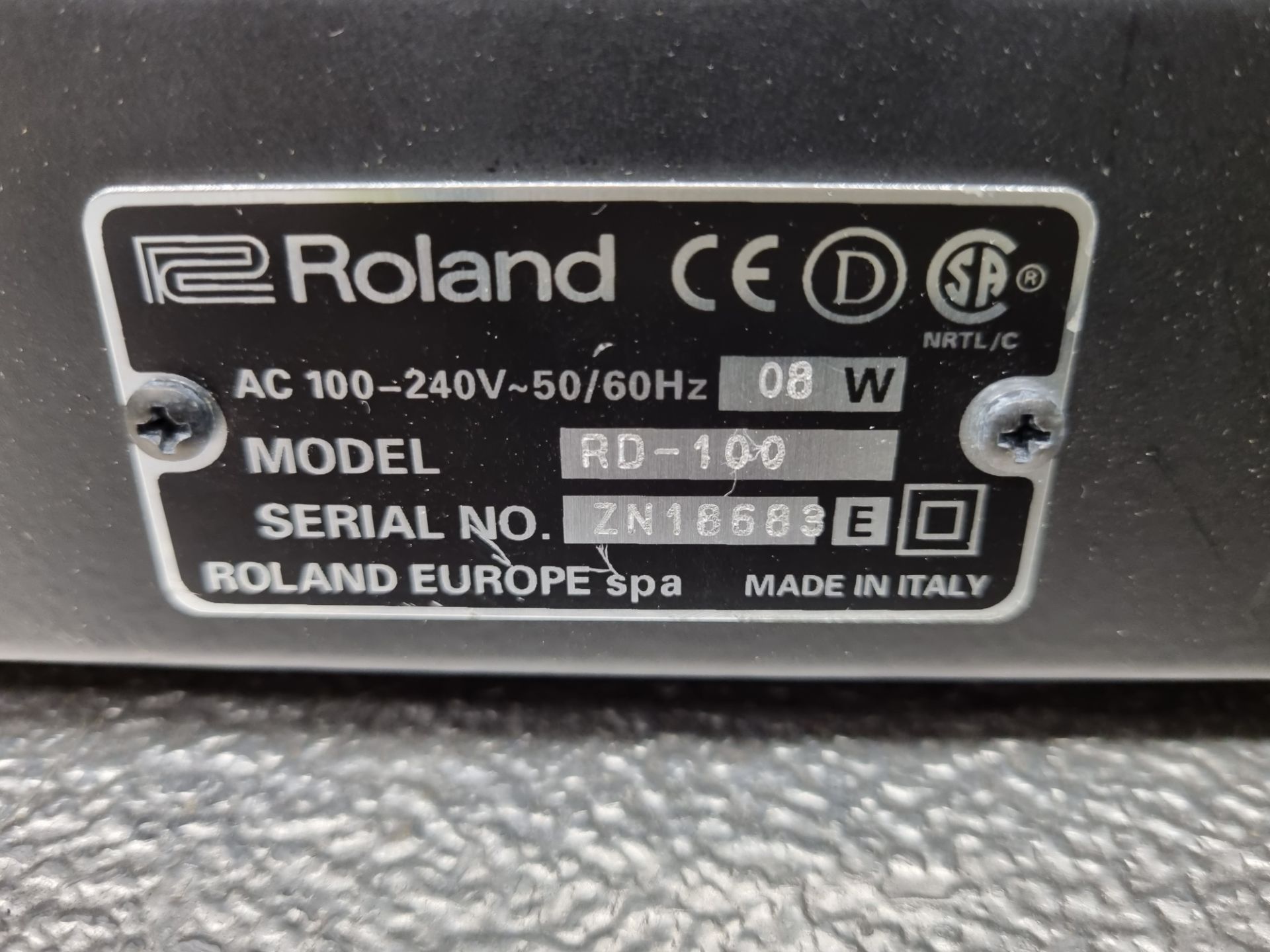 Roland RD-100 240V 50/60Hz & case - Image 6 of 9