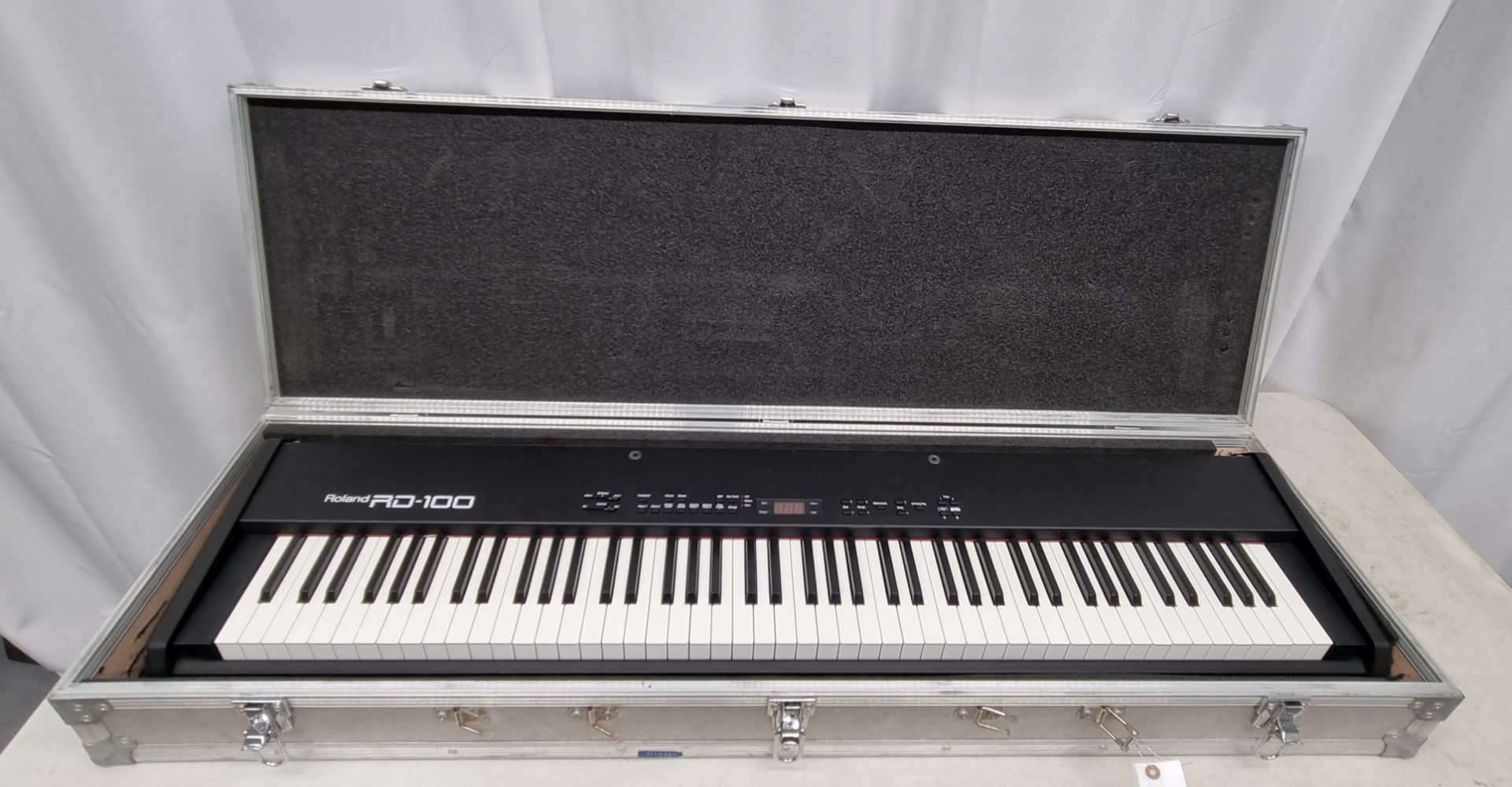 Roland RD-100 240V 50/60Hz & case