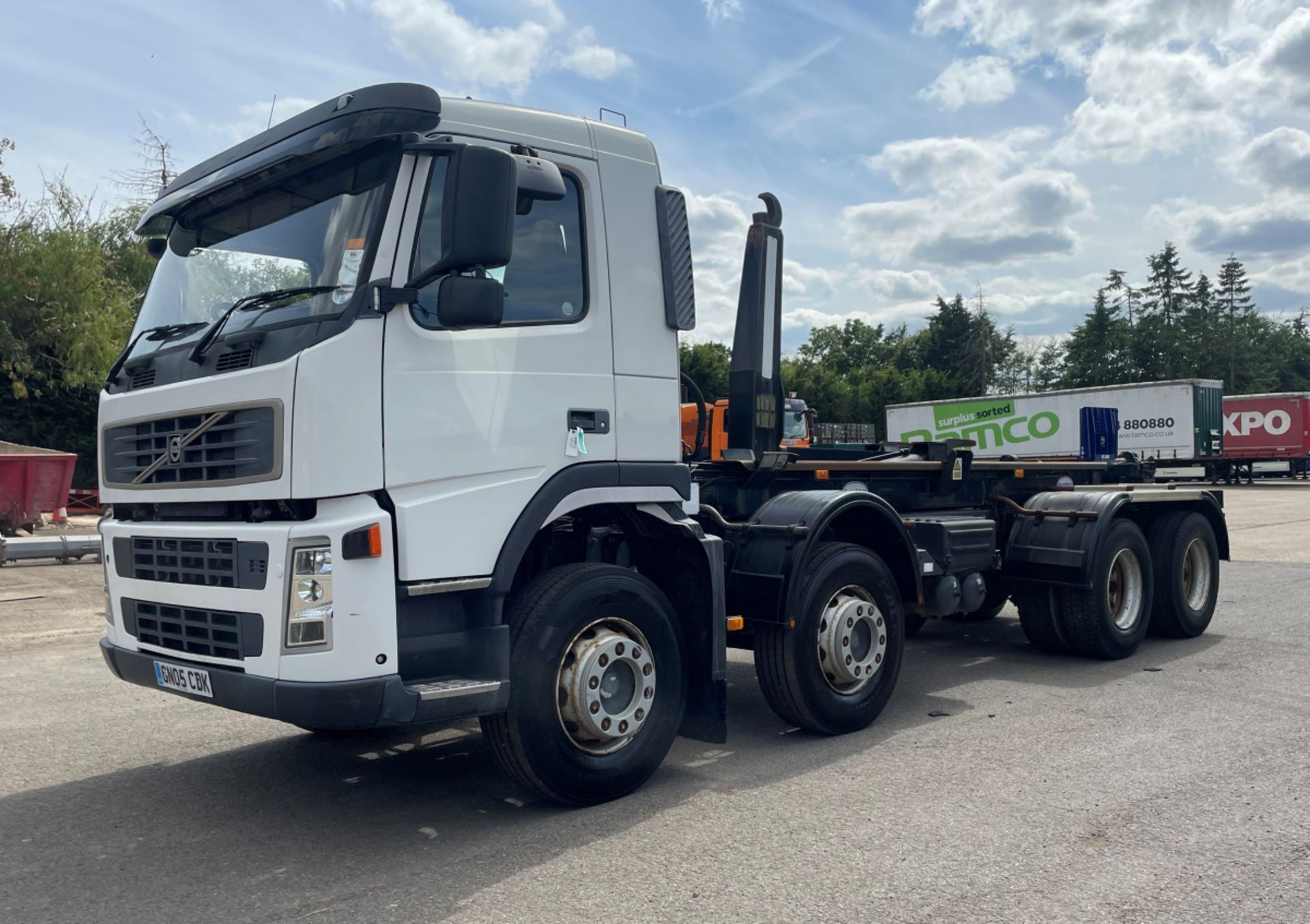 Volvo FM12 8X4 Multi Axle Rigid Skip Loader Lorry - 2005 - Diesel - 12130cc - Only 114444 miles - Image 3 of 33