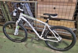 Whytes 805 8X series mountain bike - Large frame