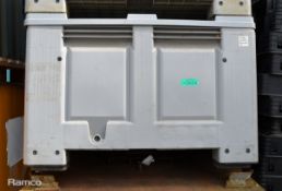 Plastic storage bin & lid L120xW100xH83cm