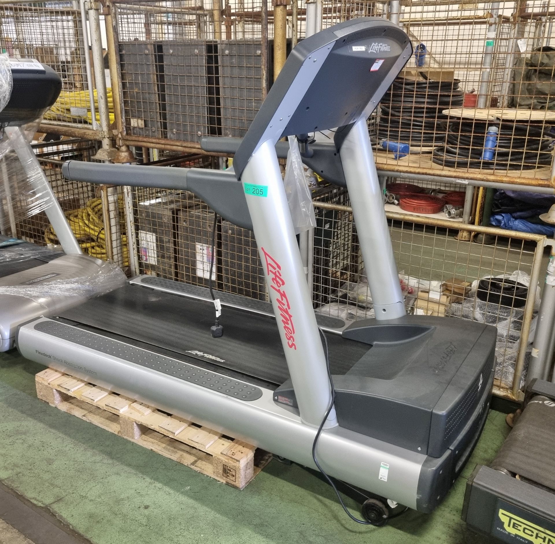 Life Fitness Flexdeck treadmill L 220 x W 90 x H 150 cm - Image 3 of 6