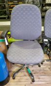 Adjustable rotary desk chair L64 x W64 x H120cm