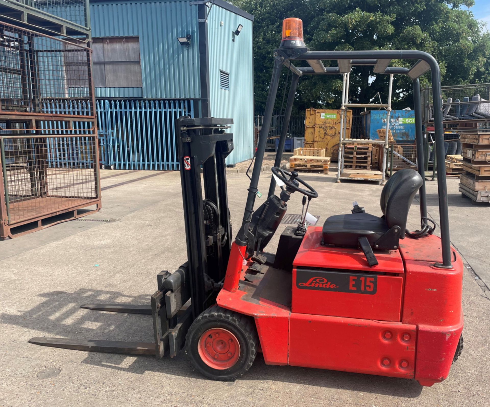 Linde AG E15 electric forklift - 1.5T - deadweight 2880 kg - 1954 hours used - no charger - Image 3 of 16