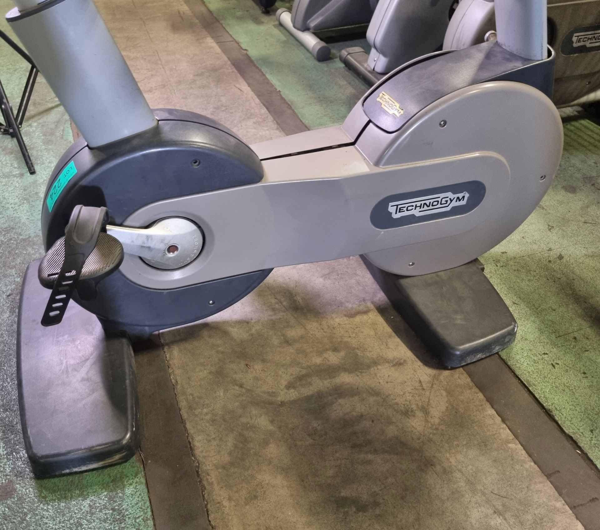 TechnoGym NEWBIKE EXC 500 SP upright exercise bike 60 x 30 x 145 - Image 4 of 4