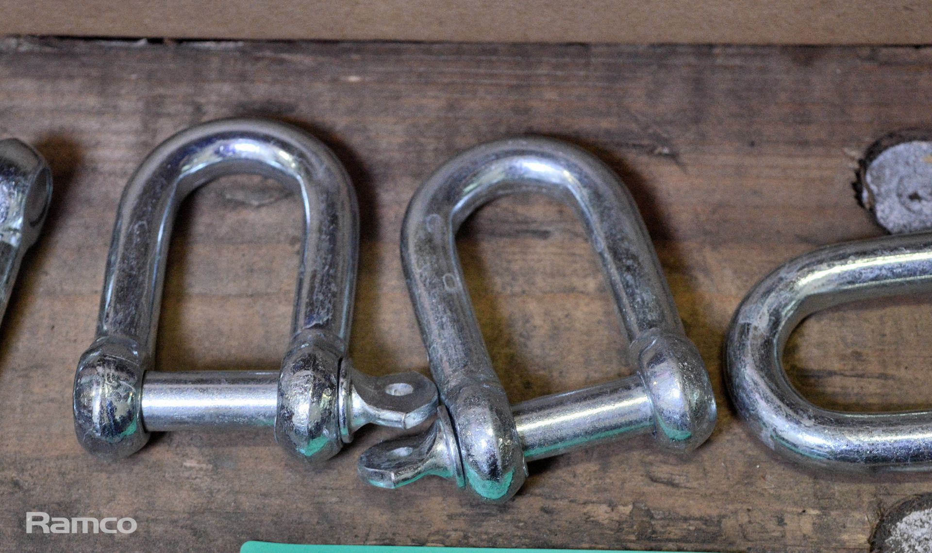 60x 12mm Galvanised D-shackles - Image 2 of 2