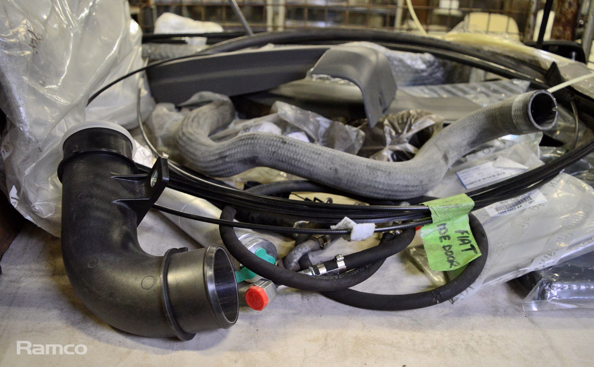 Assorted vehicle spares - body and internal parts - Image 3 of 9