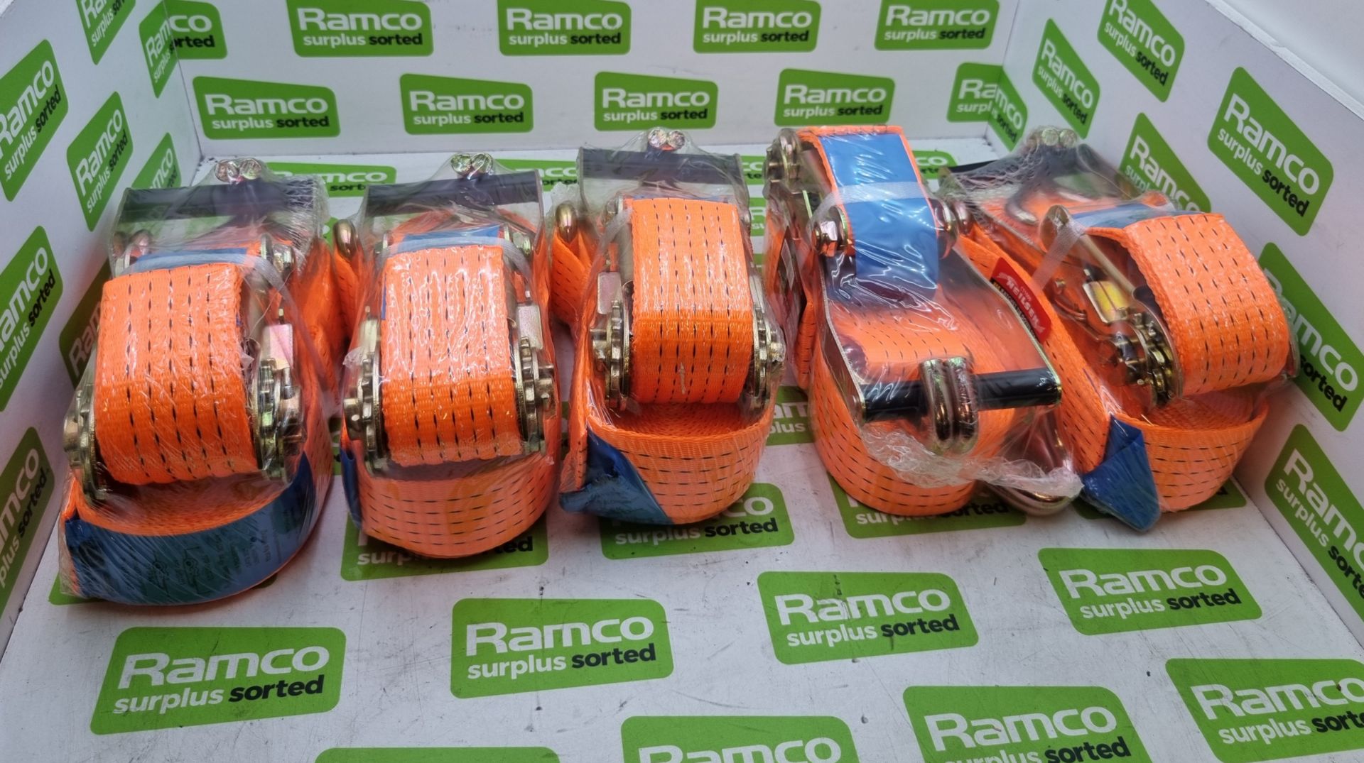 5x Neilsen 8M Ratchet Tie Down Straps - Image 2 of 3