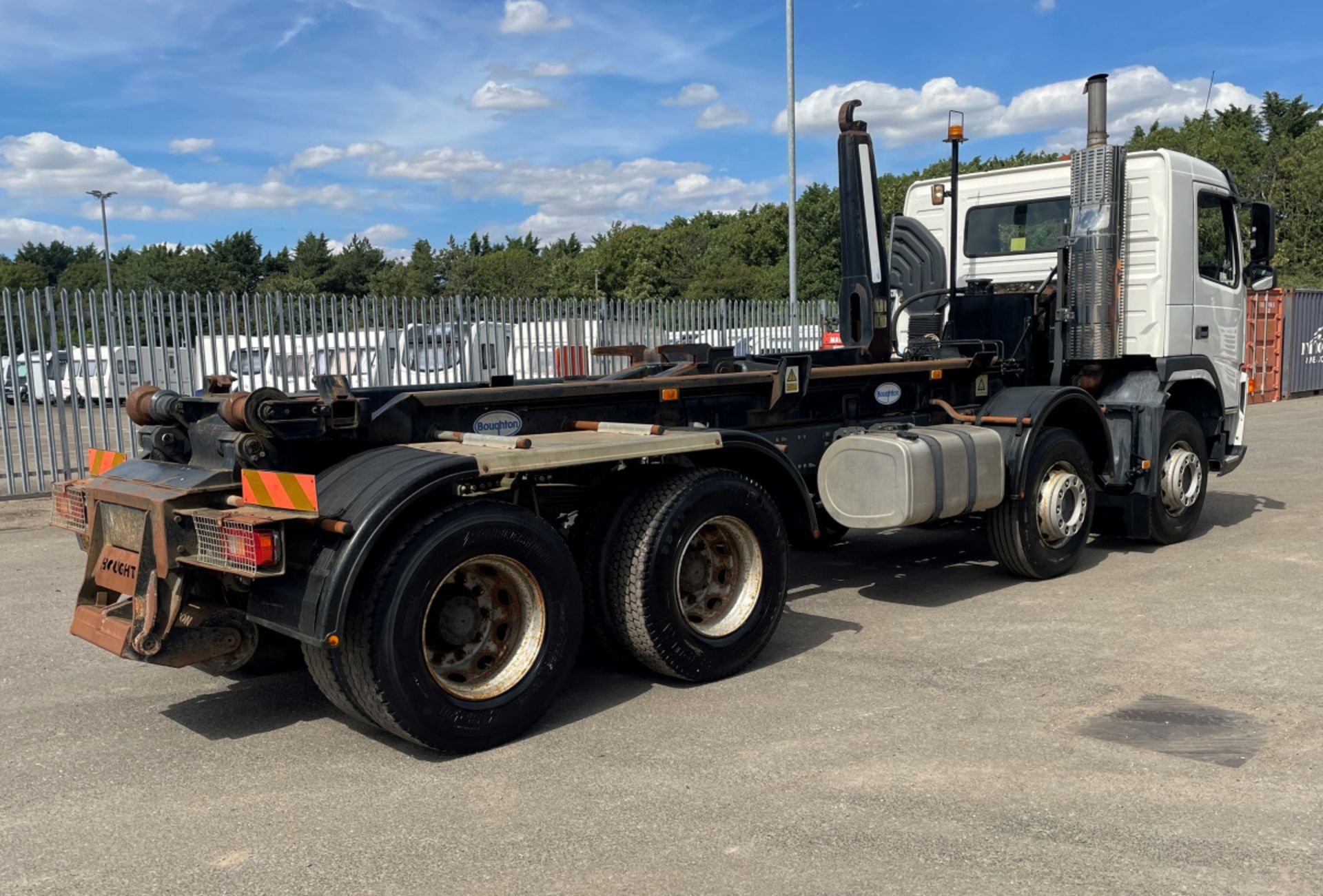 Volvo FM12 8X4 Multi Axle Rigid Skip Loader Lorry - 2005 - Diesel - 12130cc - Only 114444 miles - Image 6 of 33