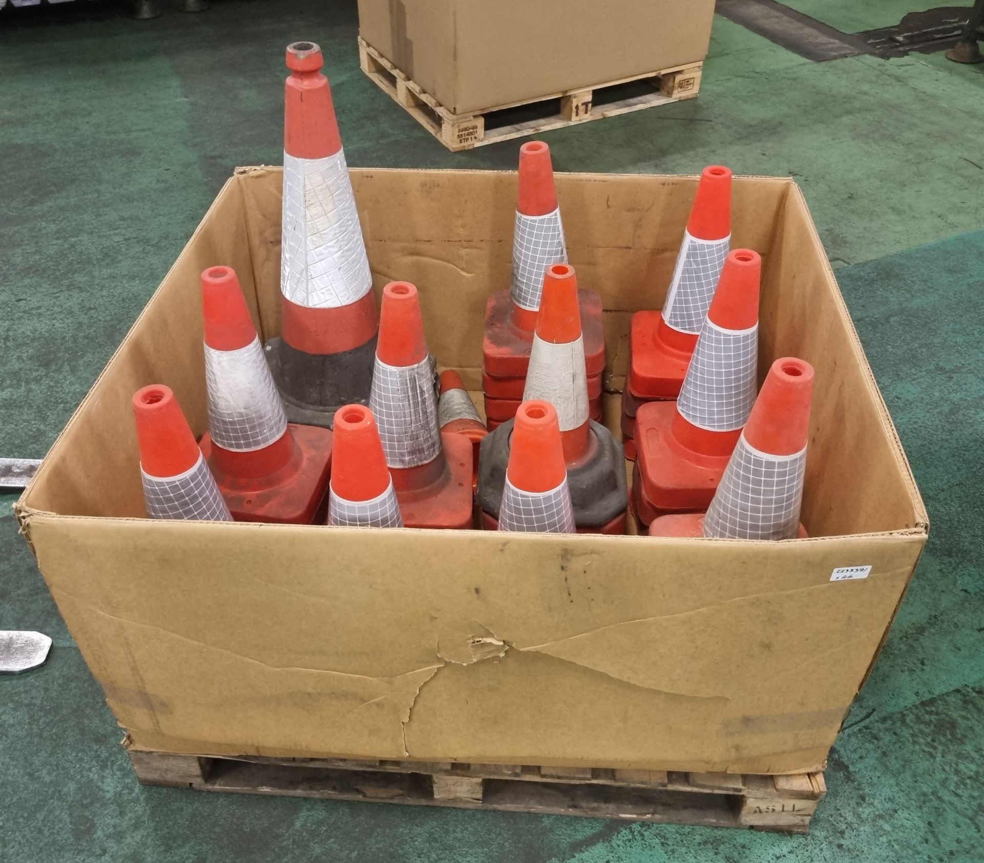 46x Assorted traffic cones
