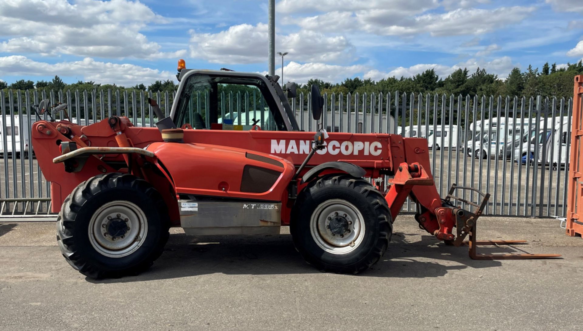 Manitou MT1235S Telescopic forklift with Manitou forks Model FFCMK1FP - 2003 model - Hours 03050-14 - Image 5 of 25