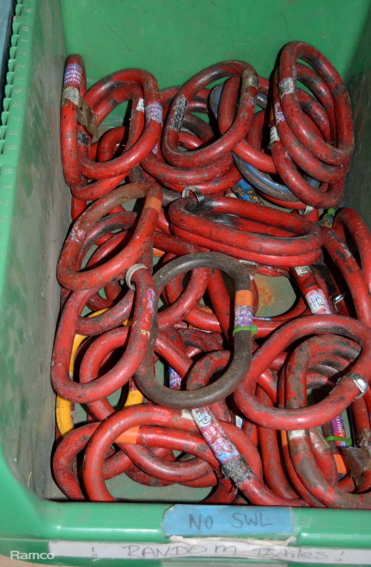 Lifting equipment - D-shackles, stack chain, metal rings - Image 4 of 6