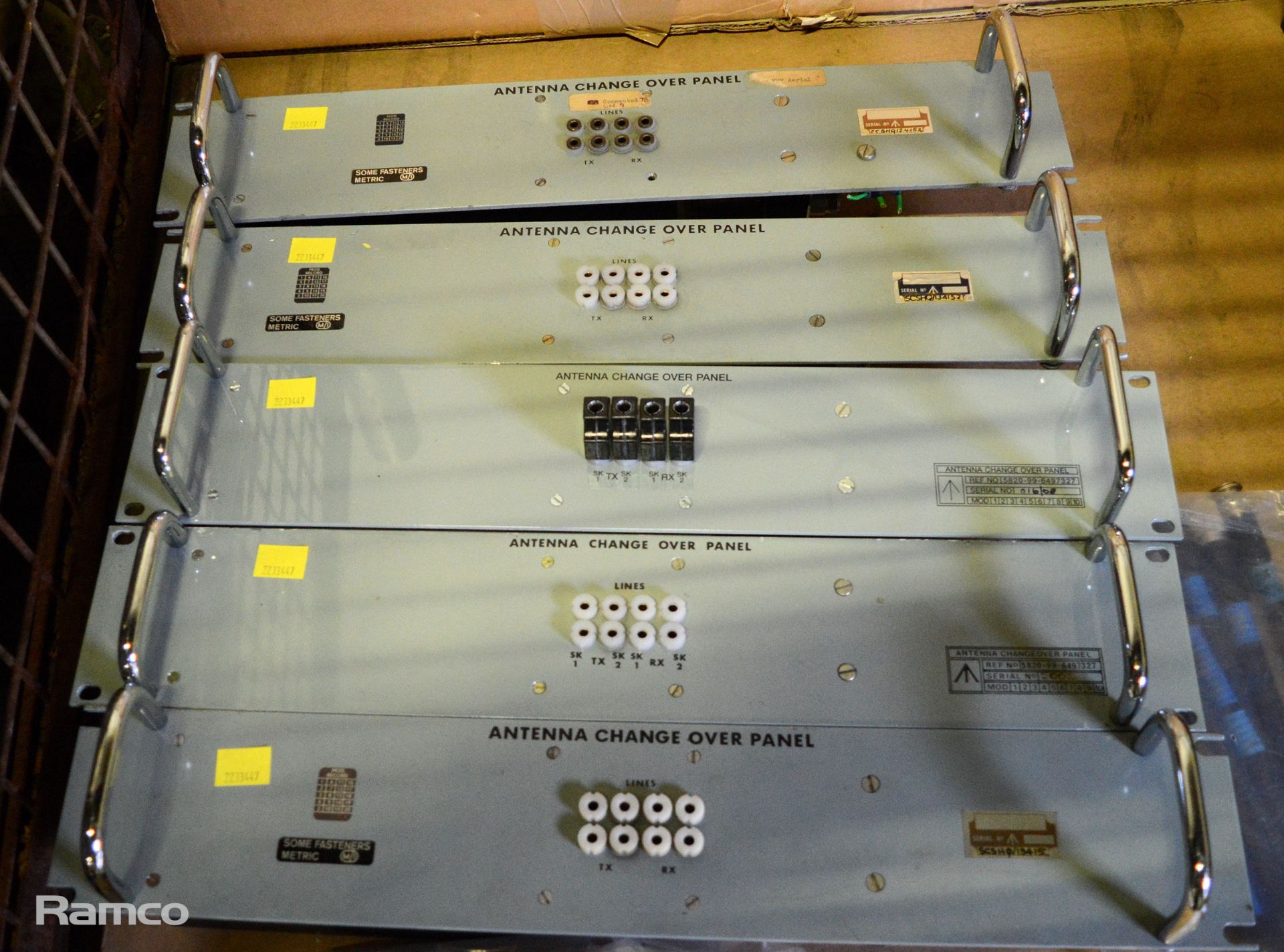 Folded Dipole Antenna 405 -425 MHz, 5x Antenna changeover panel units, 10x Electronic indicator - Image 2 of 8