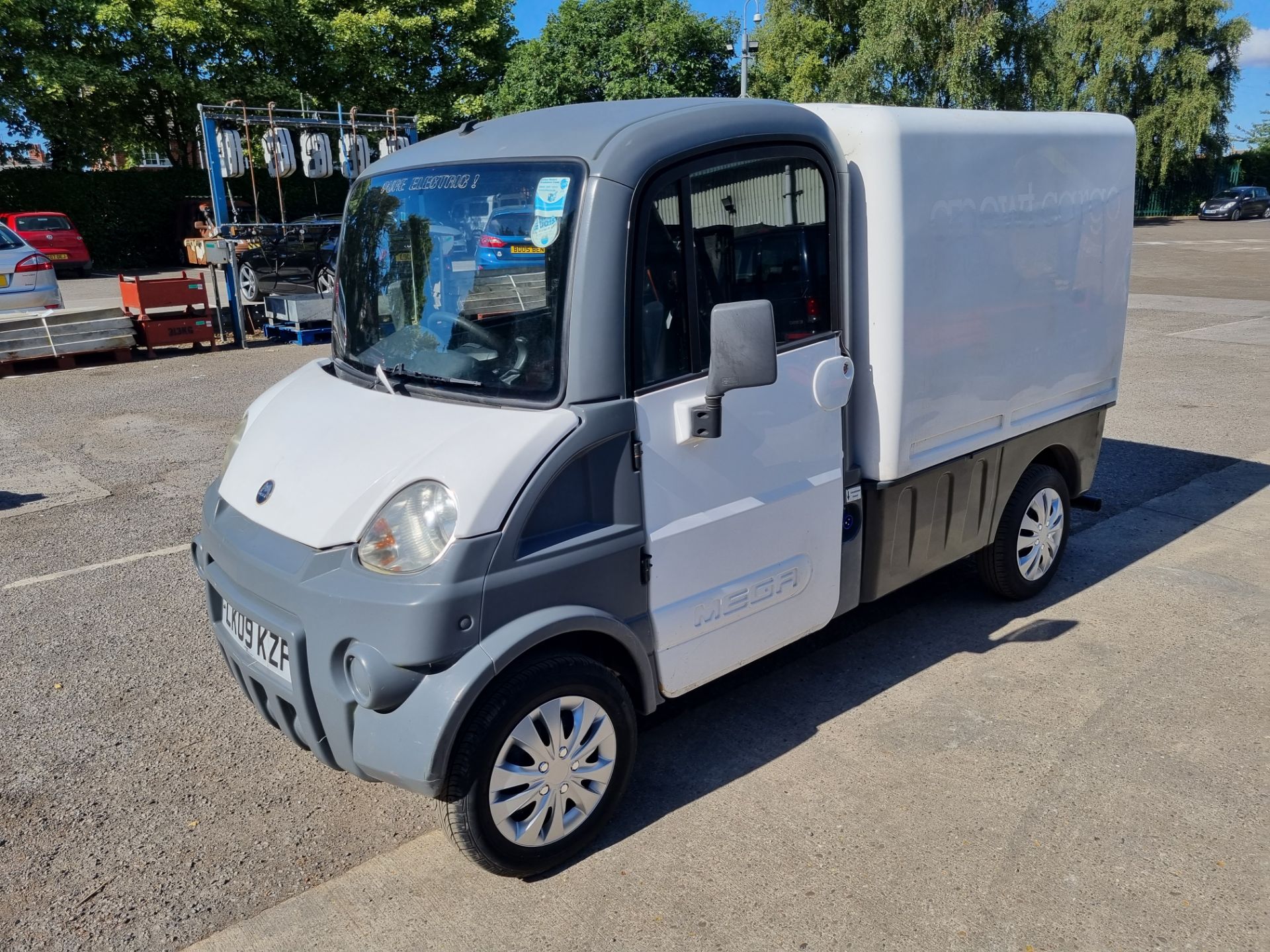 Aixam Mega 600 Electric Van - White - 2009 - 3.6 hours on brand new batteries - Image 3 of 24