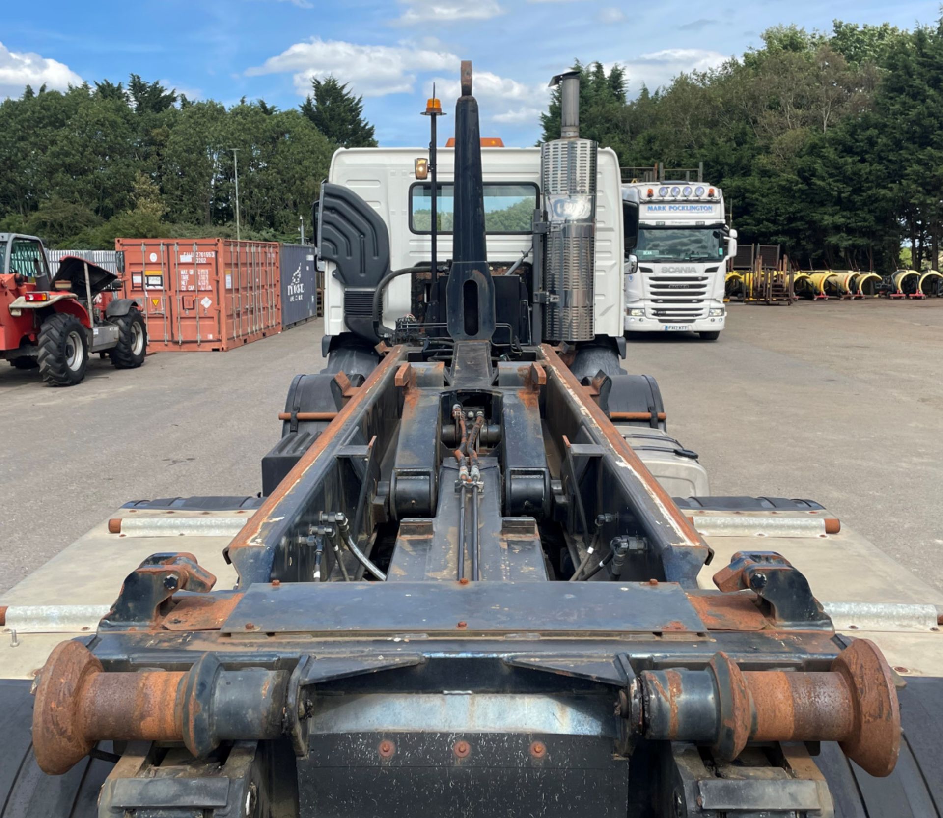 Volvo FM12 8X4 Multi Axle Rigid Skip Loader Lorry - 2005 - Diesel - 12130cc - Only 114444 miles - Image 7 of 33